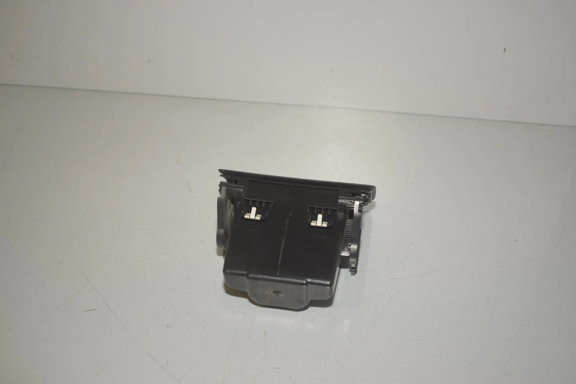 Glove Compartment – OEM 9292183 · BMW X1 (F48) xDrive 18 d 2018 – 3