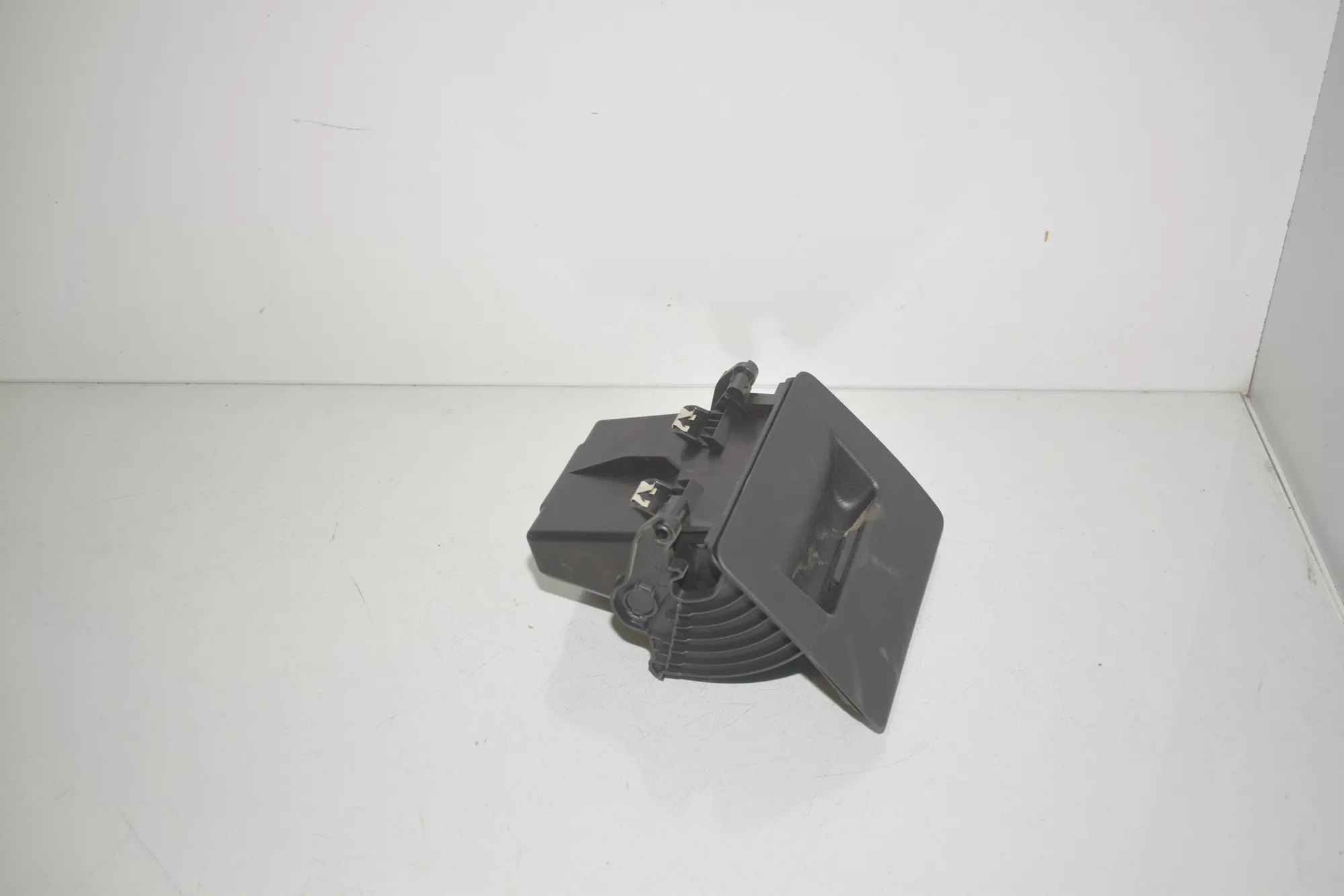 Glove Compartment – OEM 9292183 · BMW X1 (F48) xDrive 18 d 2018 – 2