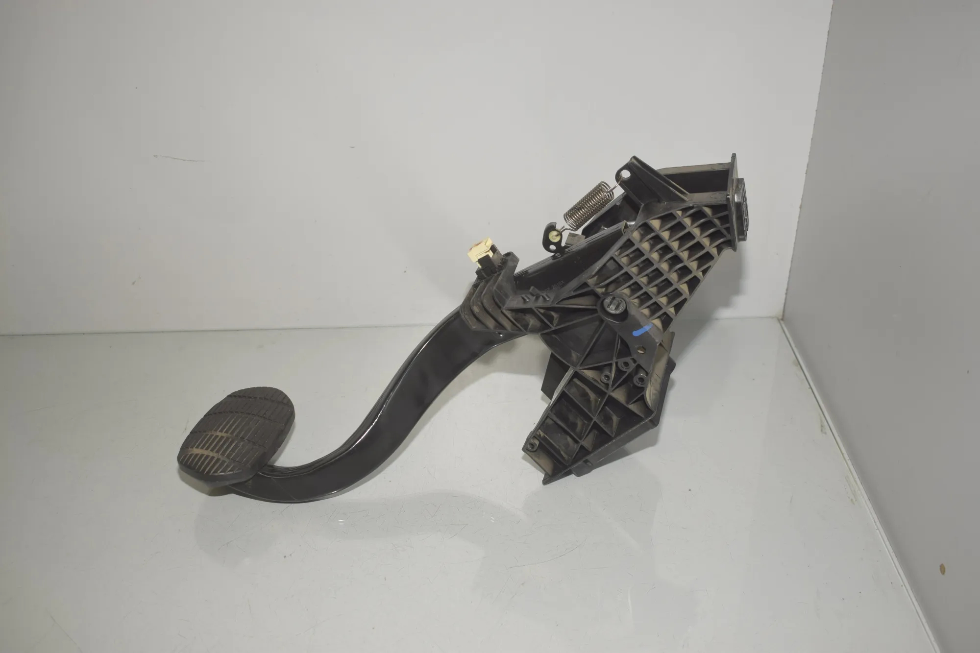 Brake Pedal – OEM 6856596 · BMW X1 (F48) xDrive 18 d 2018 – 3