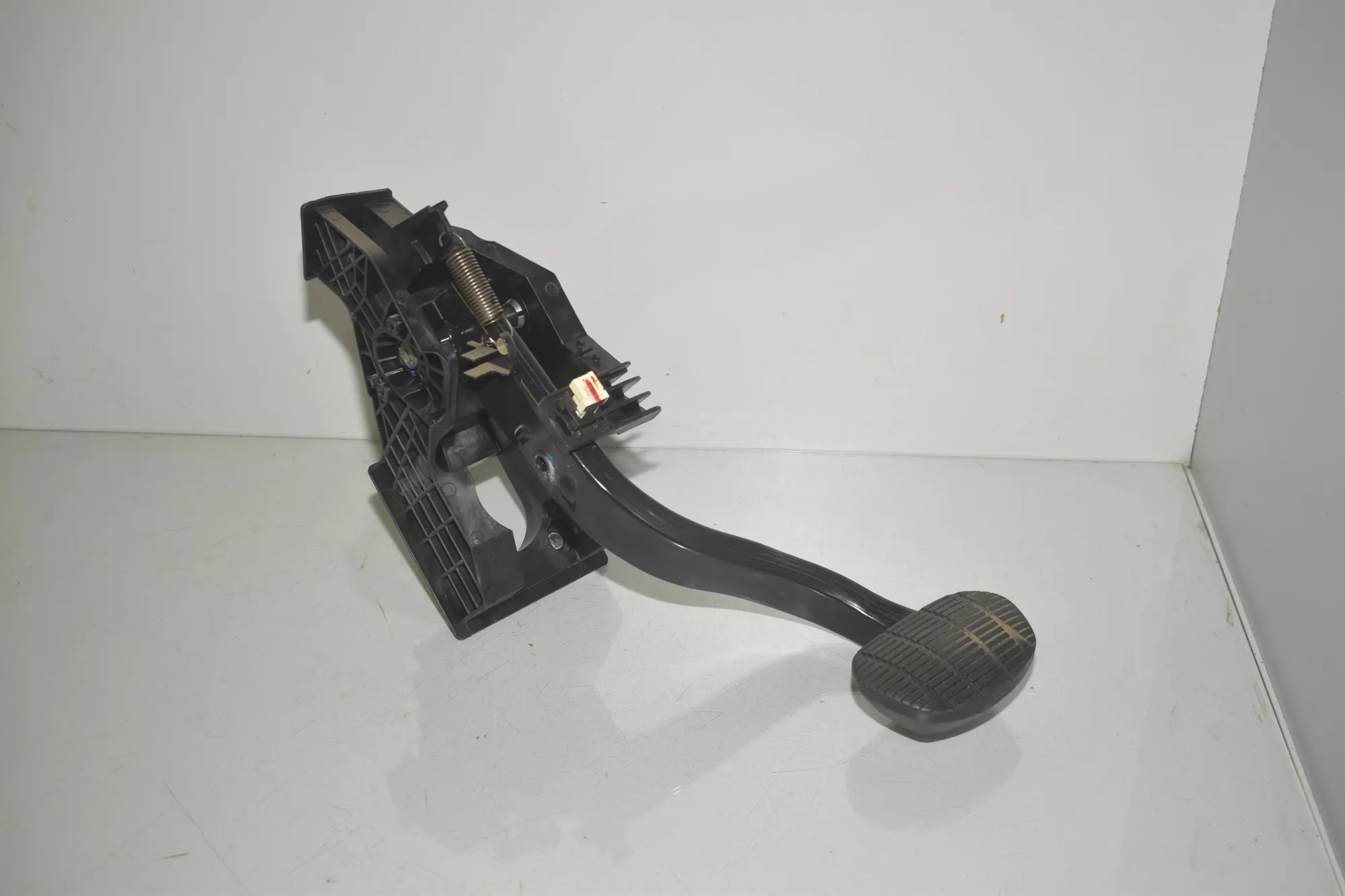 Brake Pedal – OEM 6856596 · BMW X1 (F48) xDrive 18 d 2018 – 2