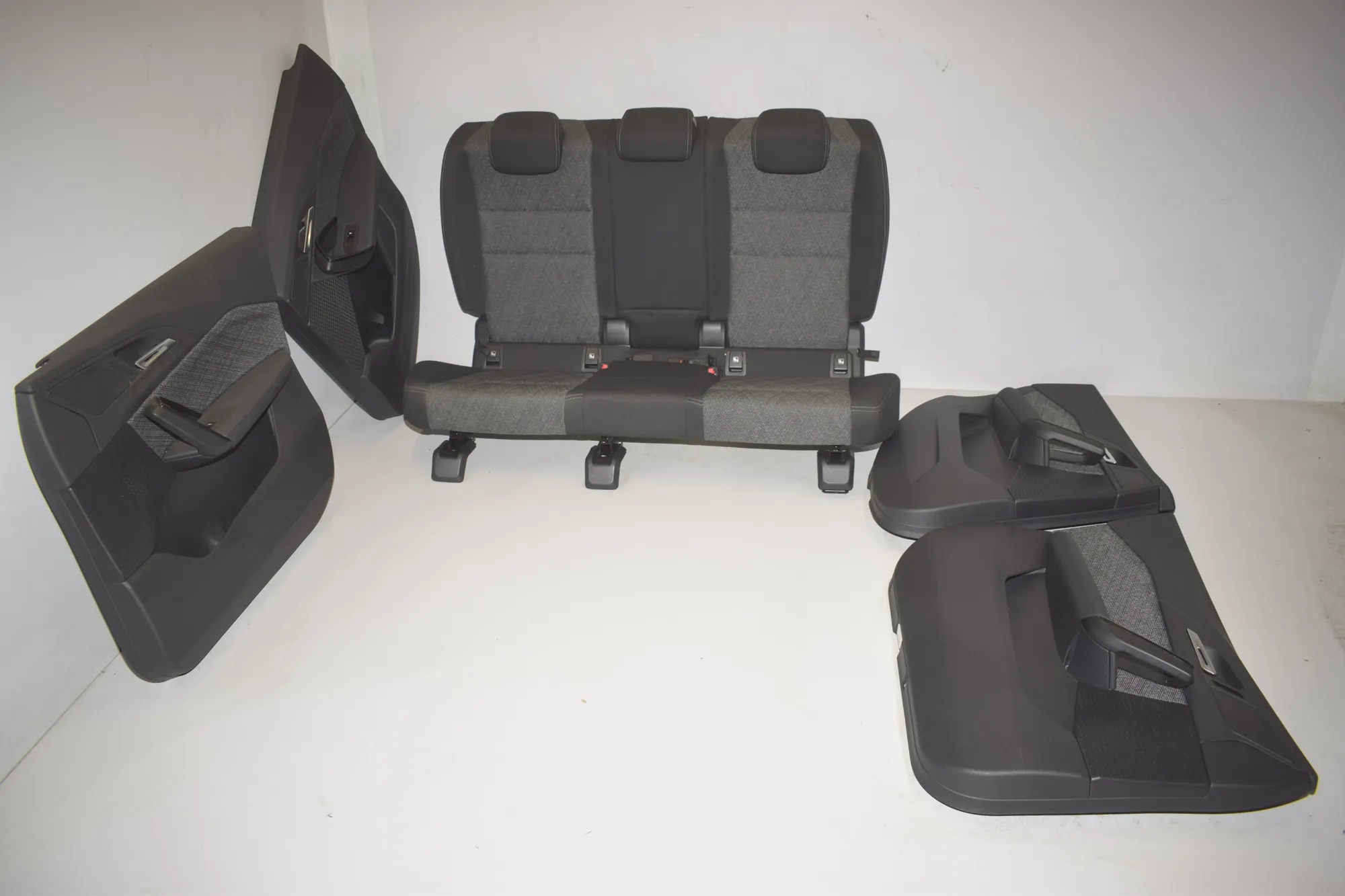 Seat set · BMW X1 (U11) (2022 - -) BMW X1 (U11) sDrive 18 i 2024 – 8
