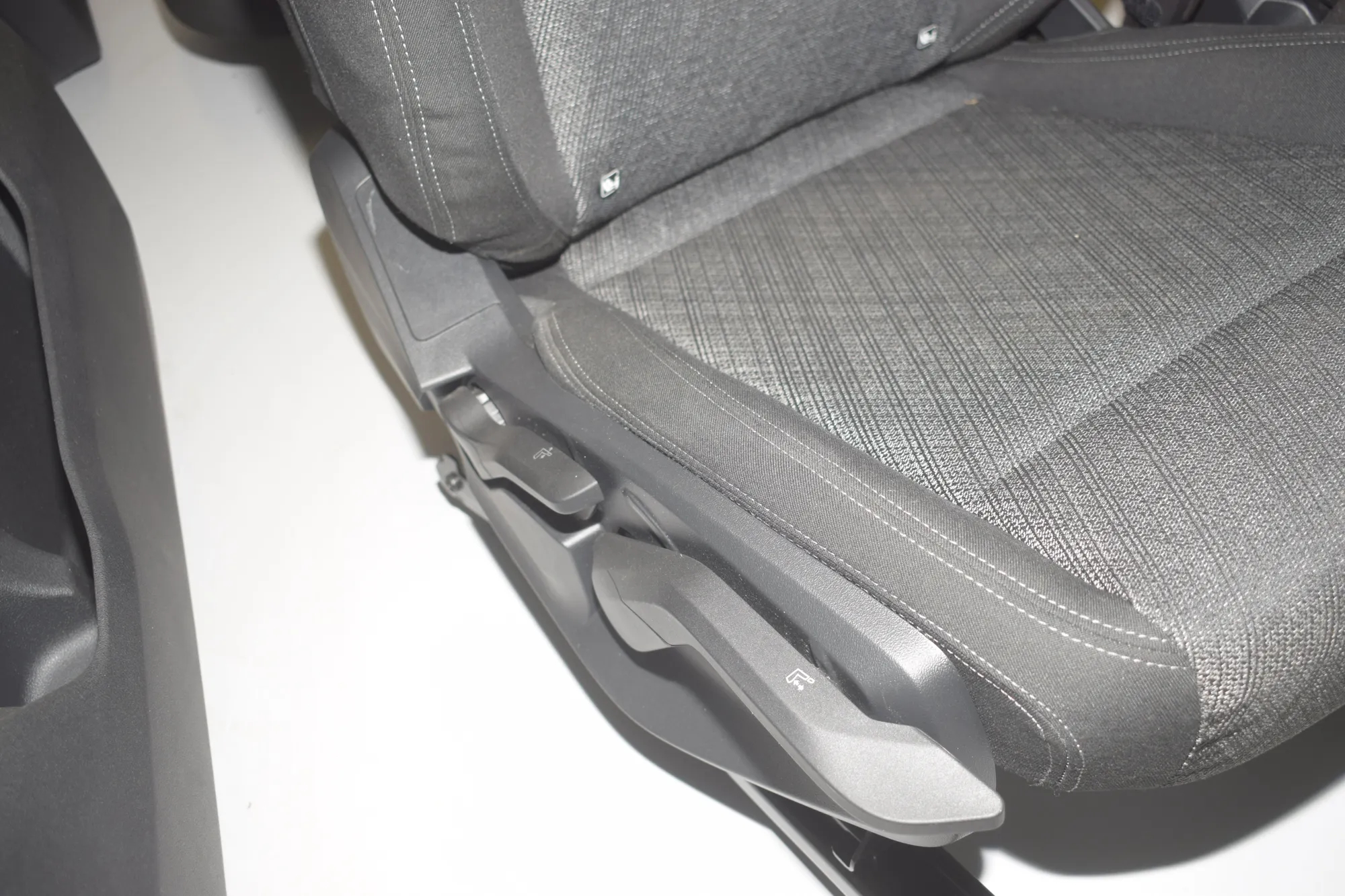 Seat set · BMW X1 (U11) (2022 - -) BMW X1 (U11) sDrive 18 i 2024 – 14