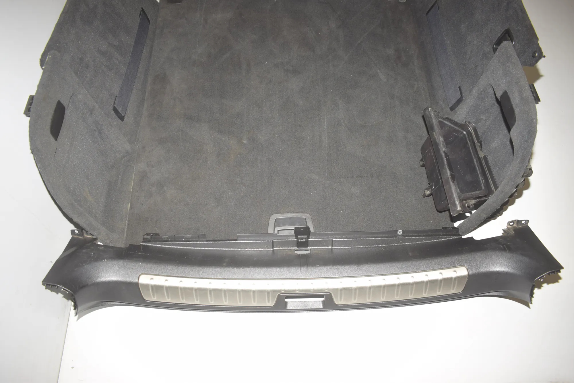 Trunk Trim Kit – OEM 9000577 · BMW X6 (E71, E72) M 50 d 2014 – 6