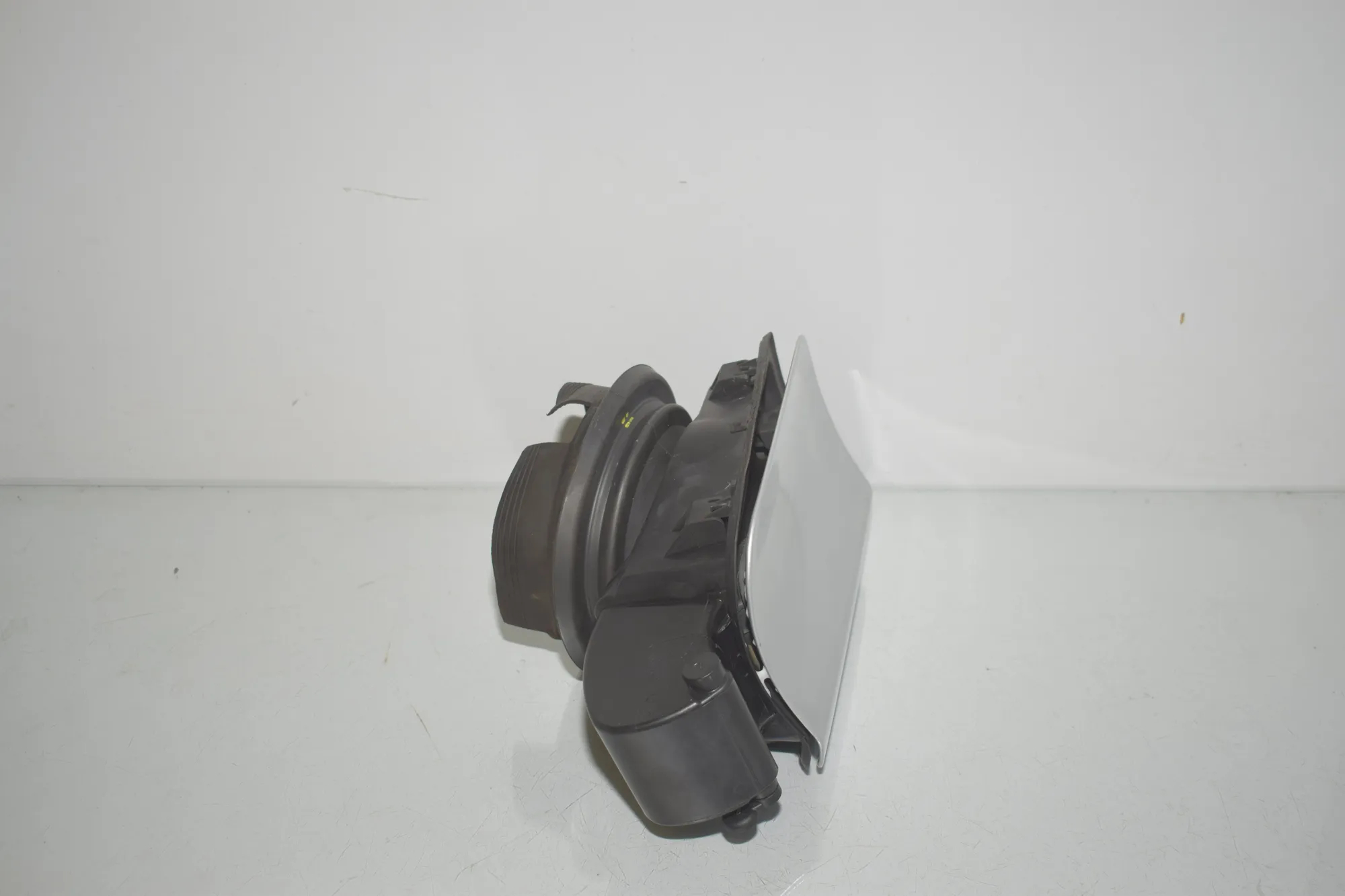Fuel Tank Flap Cap – OEM 7182548 · BMW X6 (E71, E72) M 50 d 2014 – 4