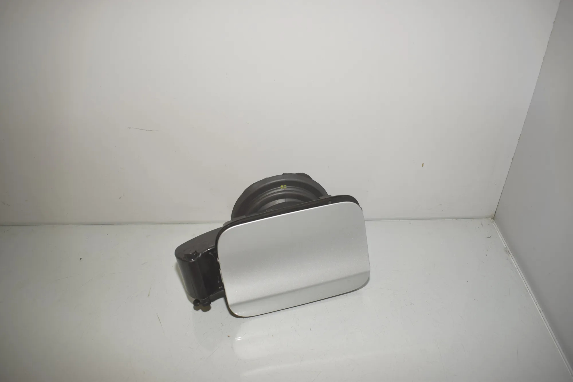 Fuel Tank Flap Cap – OEM 7182548 · BMW X6 (E71, E72) M 50 d 2014 – 2