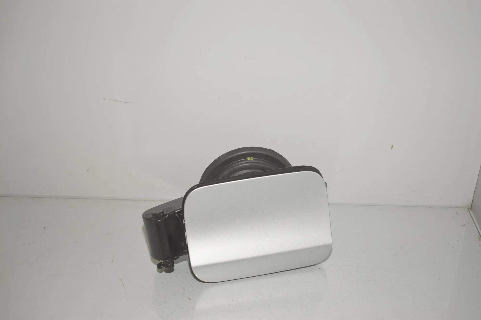 Fuel Tank Flap Cap – OEM 7182548 · BMW X6 (E71, E72) M 50 d 2014