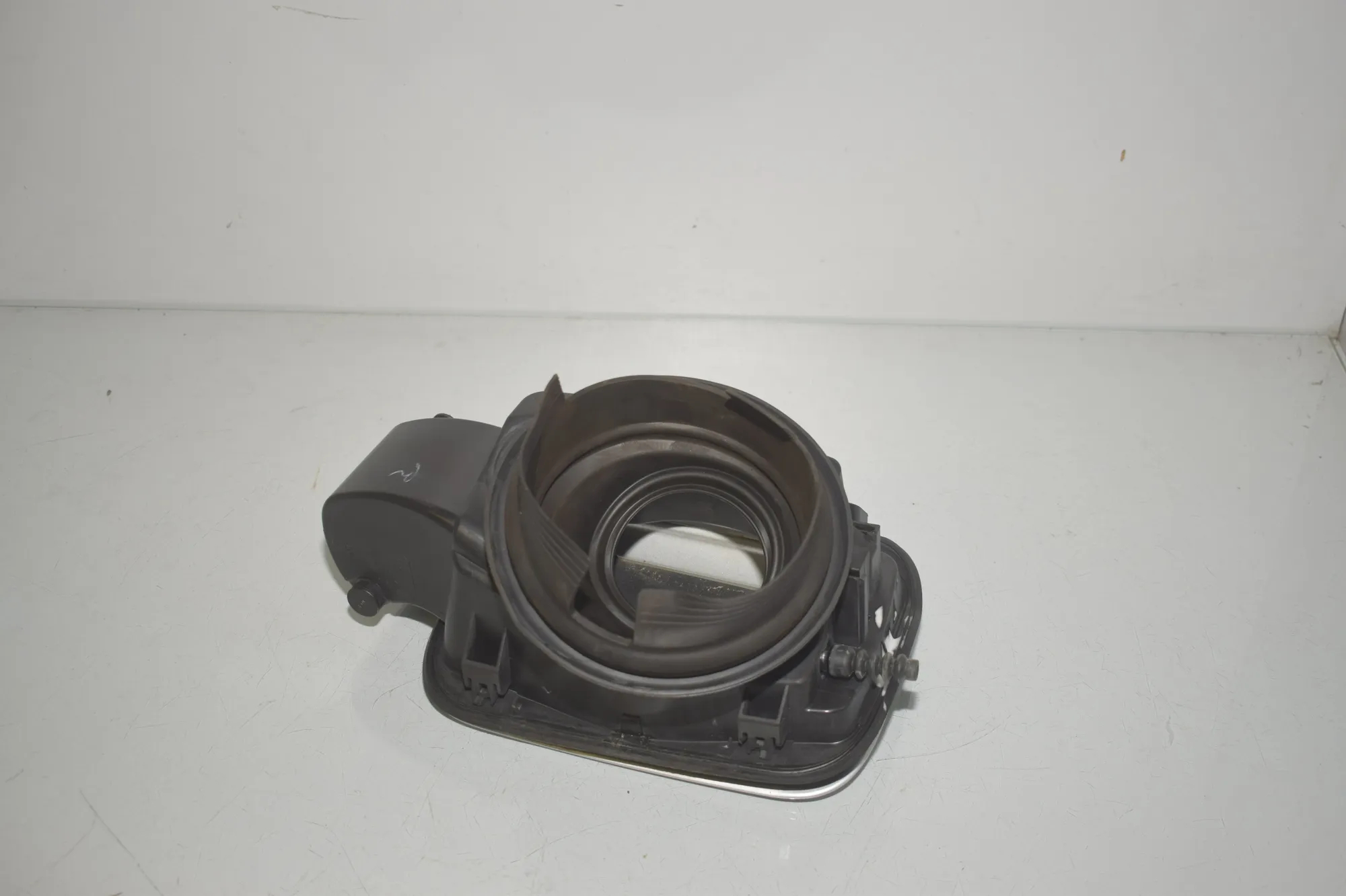 Fuel Tank Flap Cap – OEM 7182548 · BMW X6 (E71, E72) M 50 d 2014 – 5