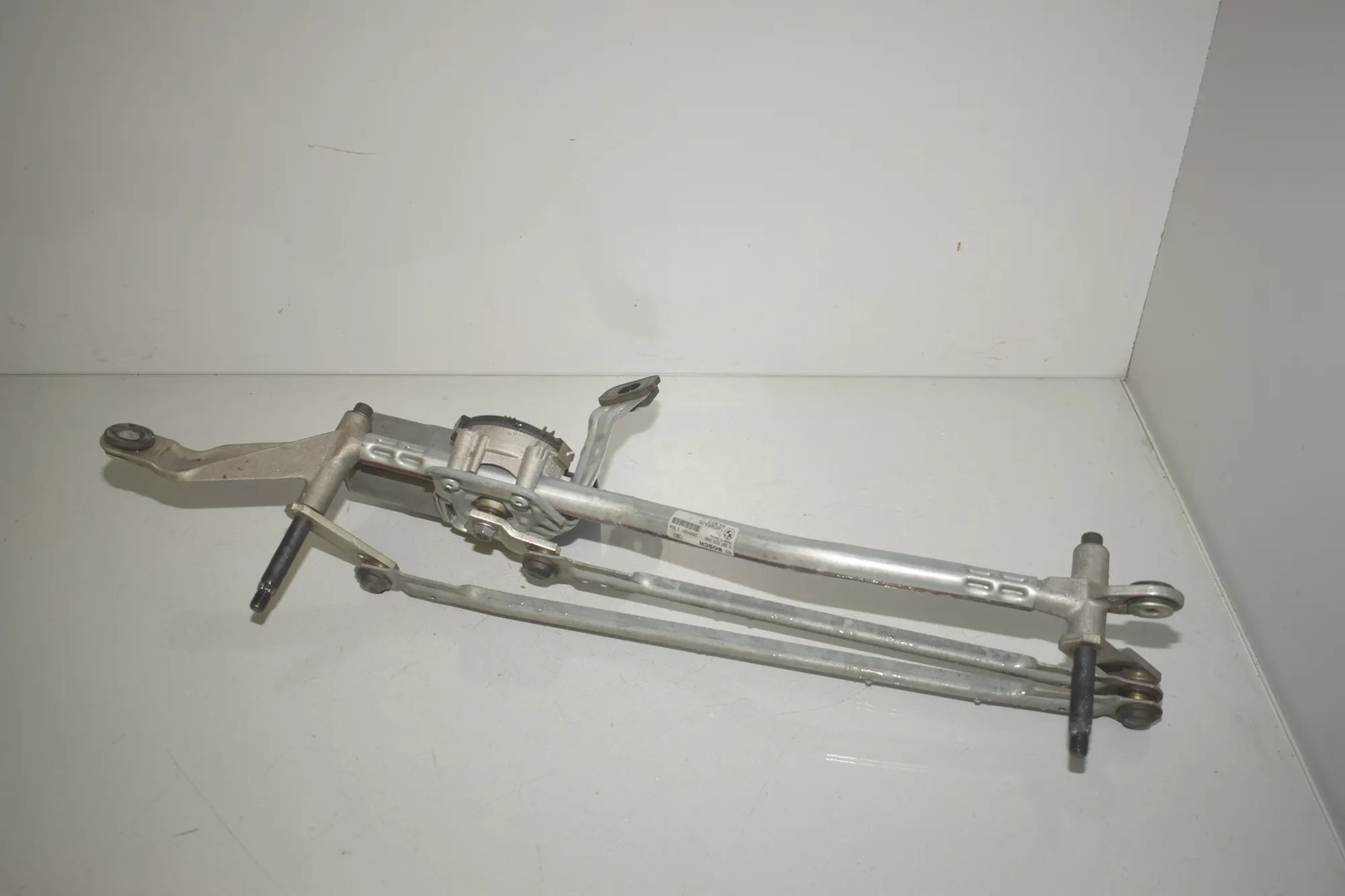 Front Windshield Wiper Mechanism – OEM 7453953 · BMW 1 (F40) (2019 - -) (F40)118i 2020 – 3