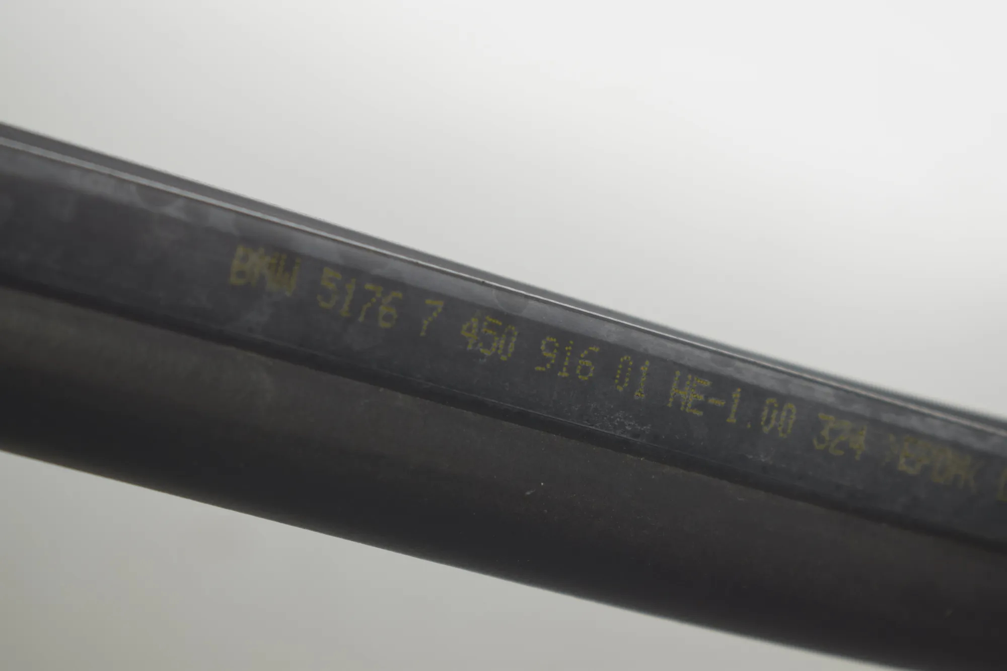 Engine Rubber Seal – OEM 7450916 · BMW 1 (F40) (2019 - -) (F40)118i 2020 – 4