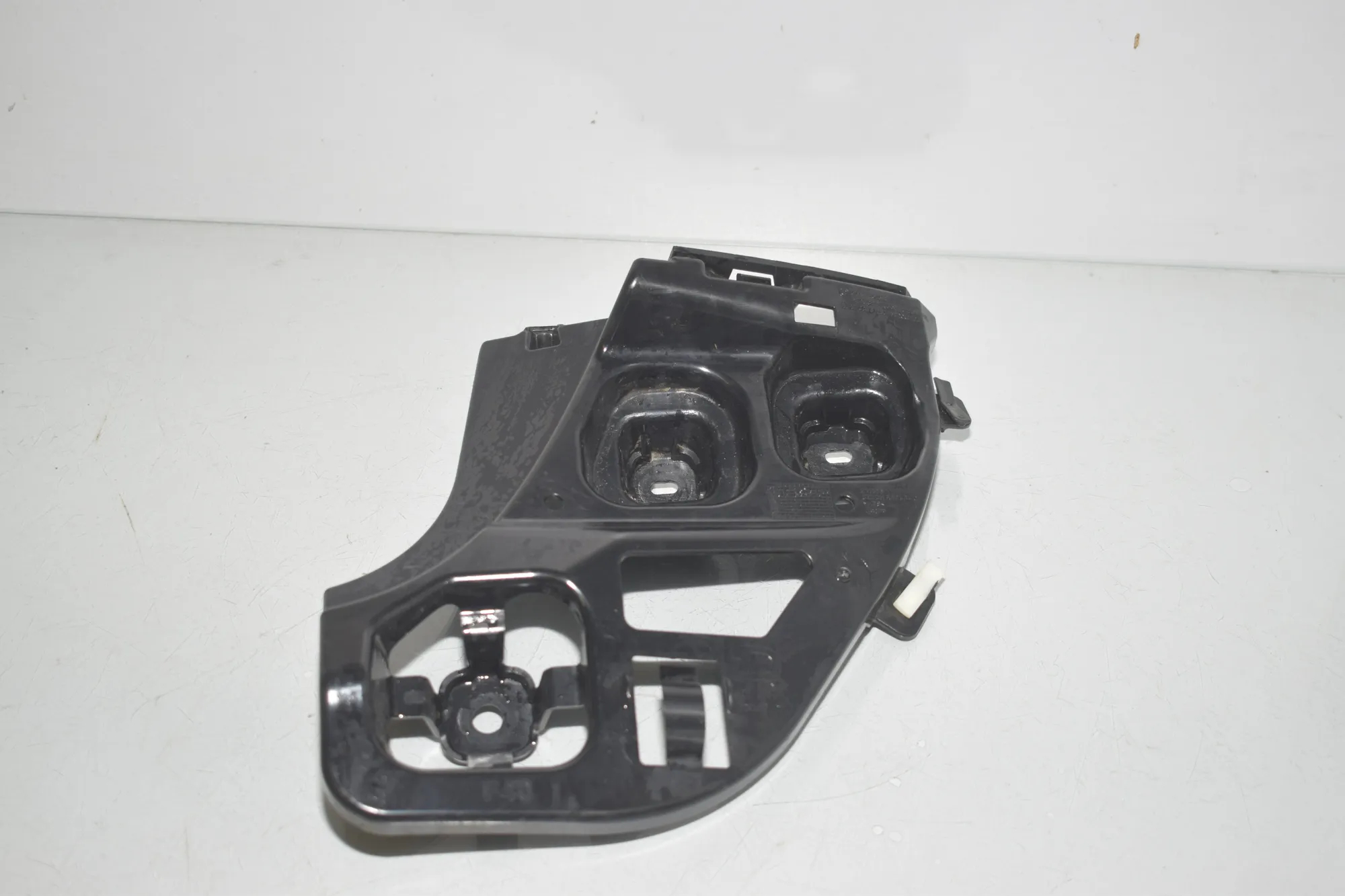 Rear Right Bumper Bracket – OEM 7461398 · BMW 1 (F40) (2019 - -) (F40)118i 2020