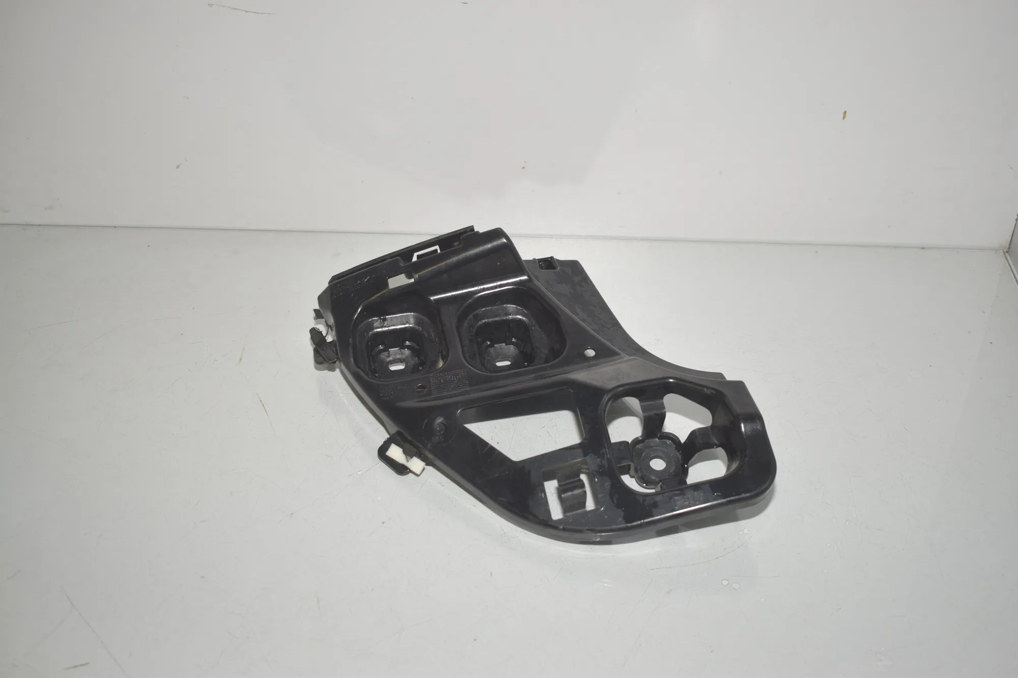 Rear Left Bumper Bracket – OEM 7461397 · BMW 1 (F40) (2019 - -) (F40)118i 2020