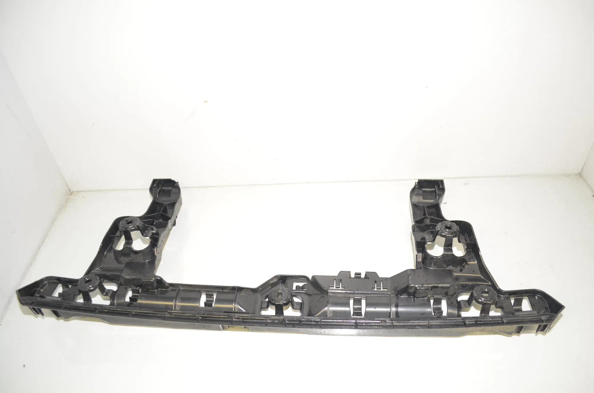 Rear Bumper Middle Bracket – OEM 8496655 · BMW 1 (F40) (2019 - -) (F40)118i 2020 – 4