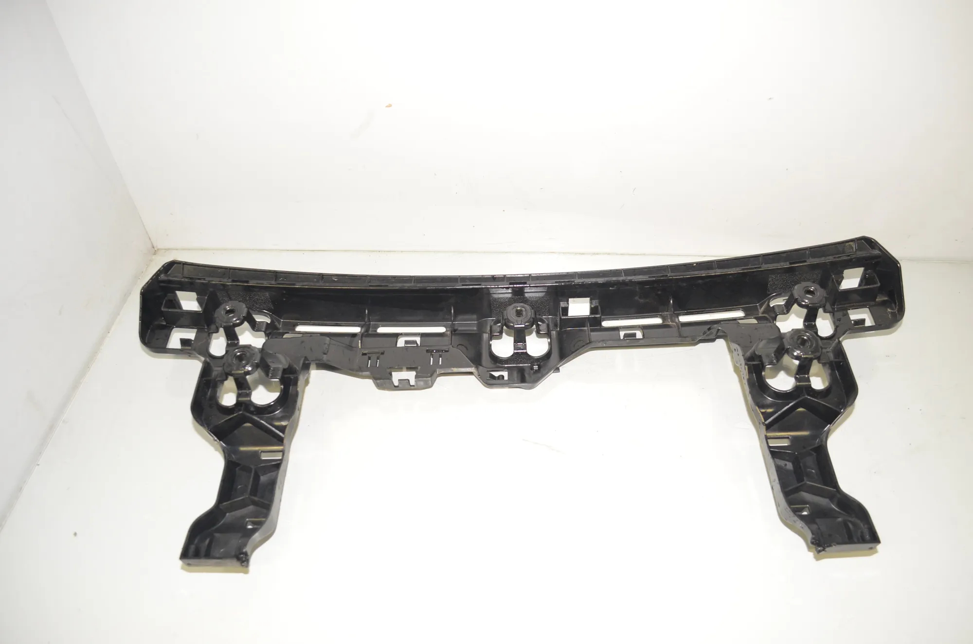 Rear Bumper Middle Bracket – OEM 8496655 · BMW 1 (F40) (2019 - -) (F40)118i 2020 – 3
