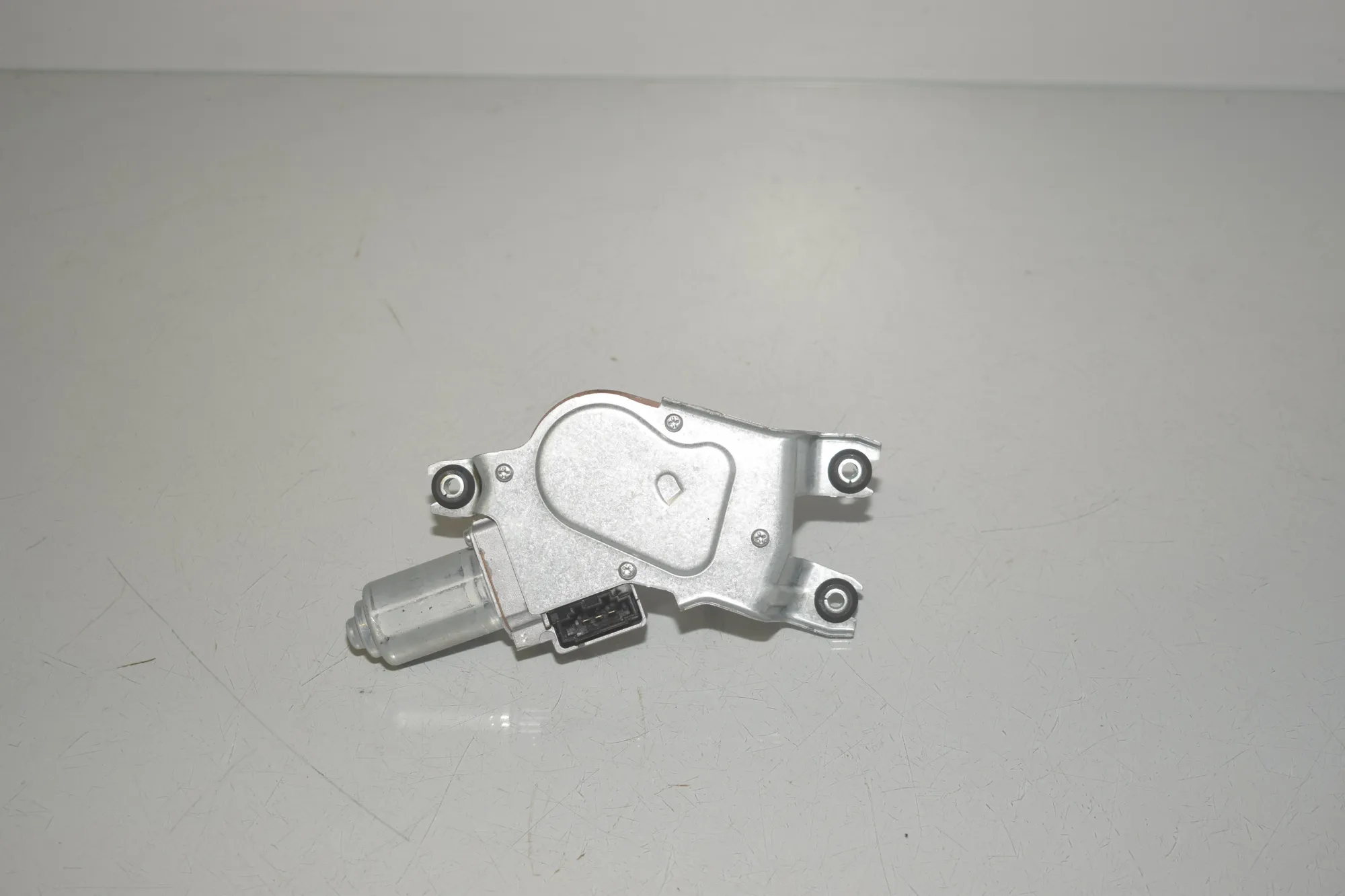Tailgate Window Wiper Motor – OEM 8495516 · BMW 1 (F40) (2019 - -) (F40)118i 2020 – 3