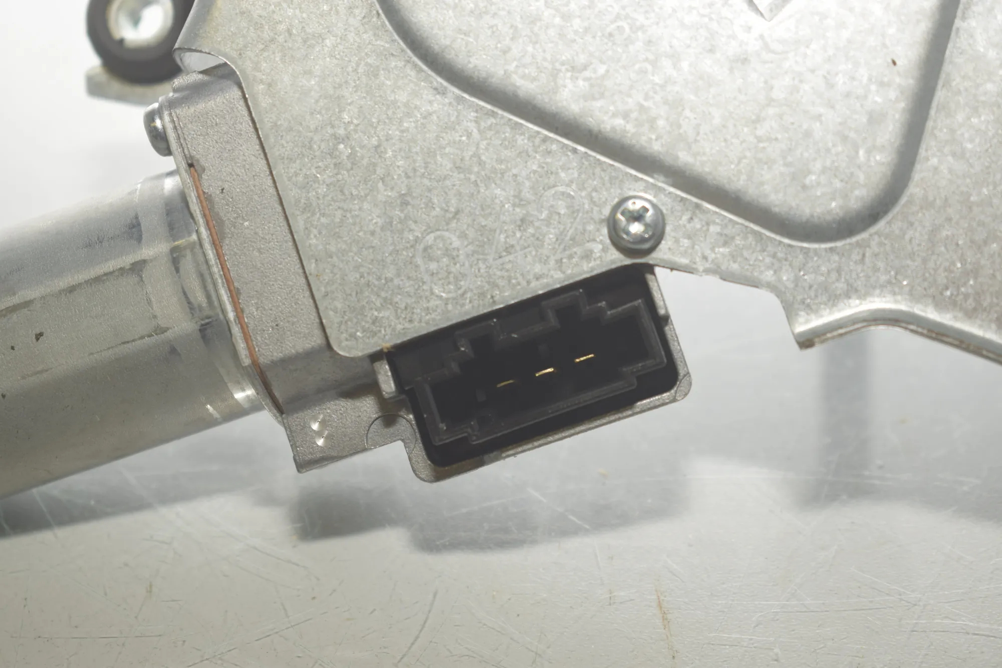 Tailgate Window Wiper Motor – OEM 8495516 · BMW 1 (F40) (2019 - -) (F40)118i 2020 – 4
