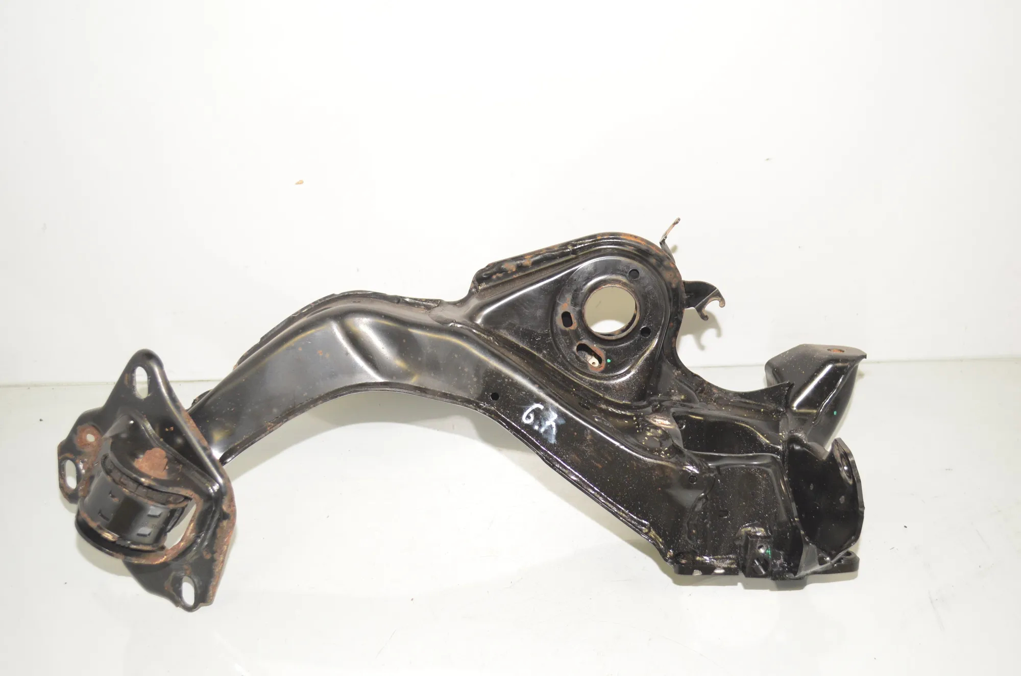 Rear Left Wheel Hub Spindle – OEM 8842879 · BMW 2 Active Tourer (F45) 216 d 2015