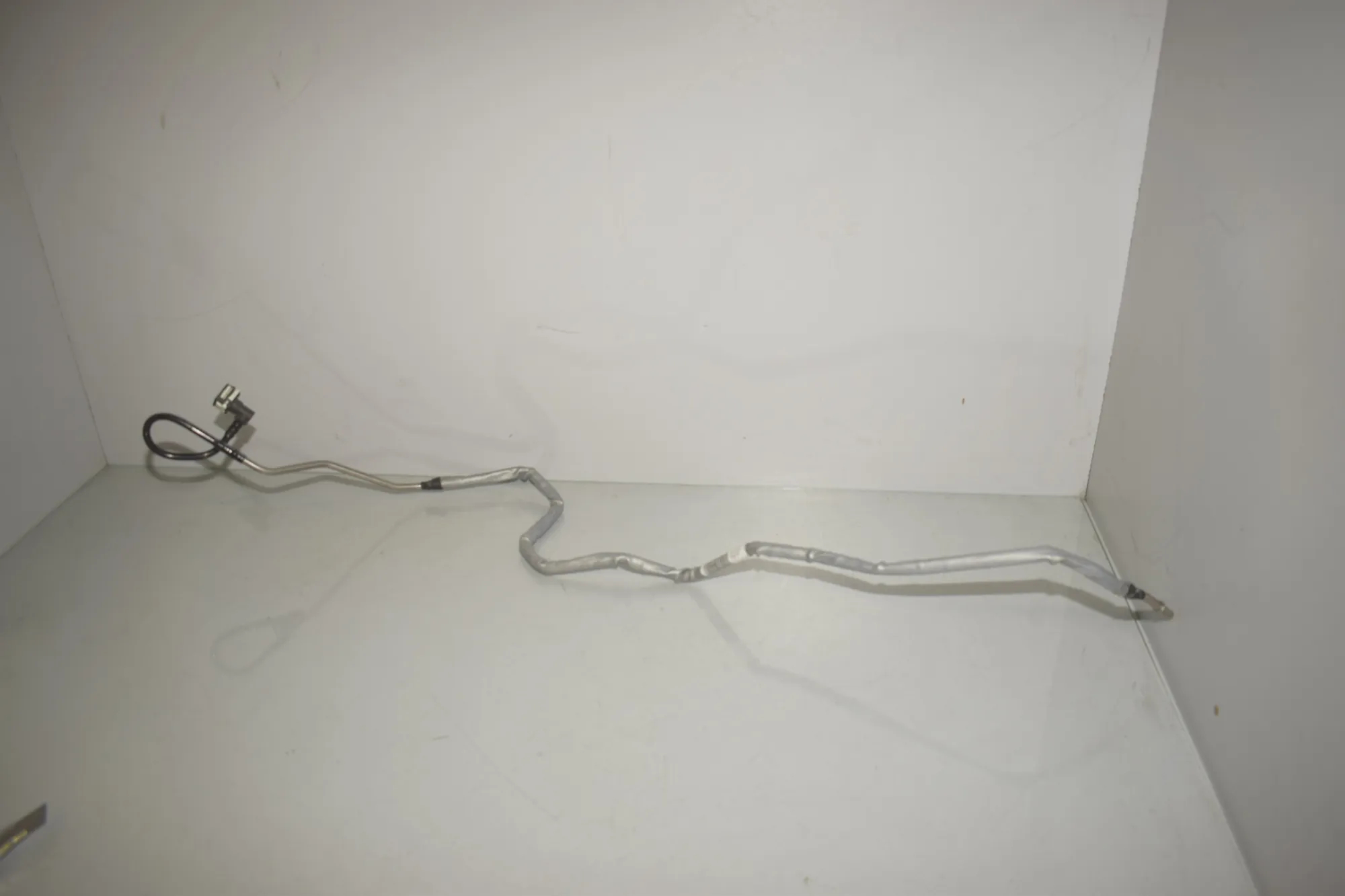 Other tubes – OEM 9894834 · BMW X1 (U11) (2022 - -) BMW X1 (U11) sDrive 18 i 2024 – 3