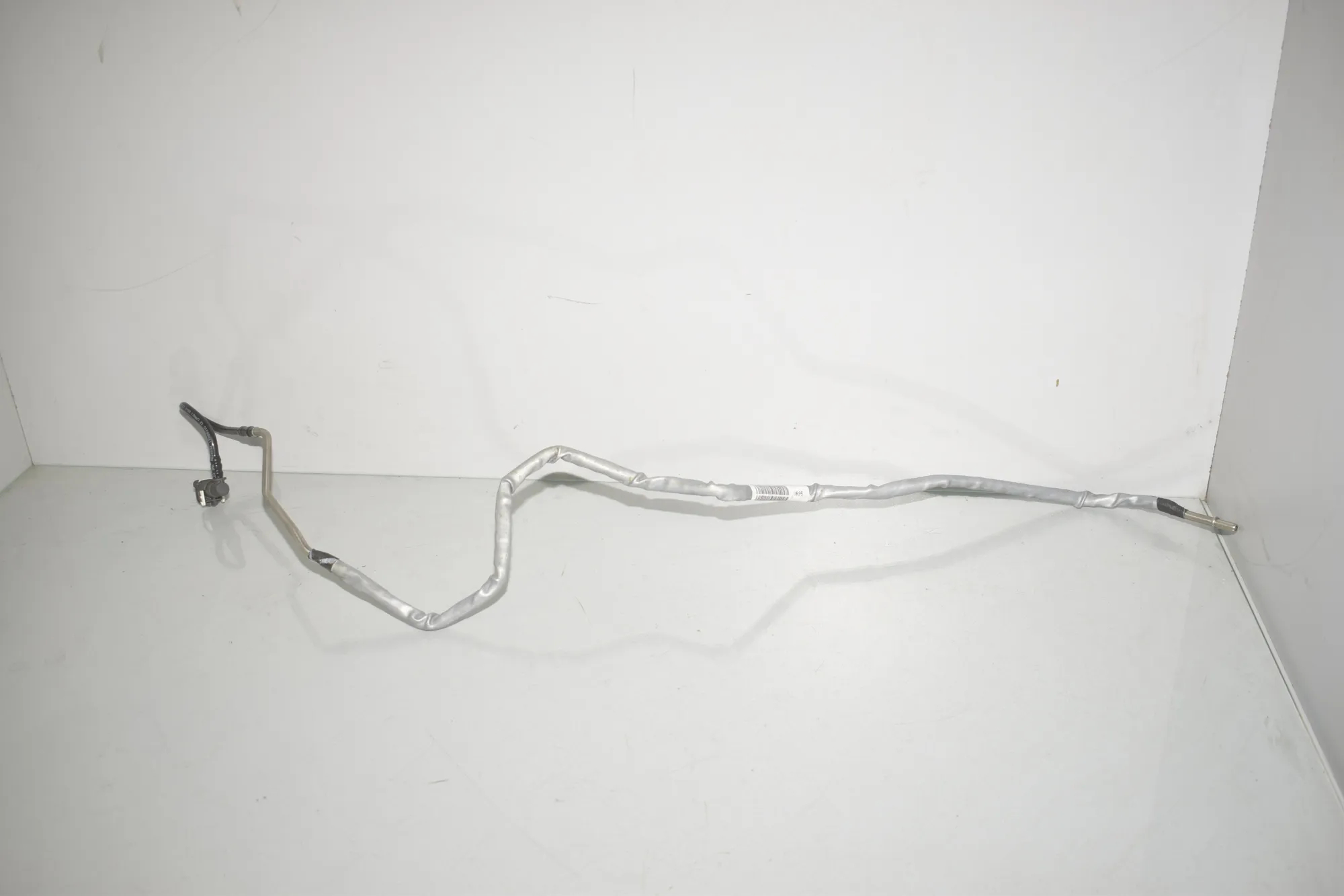 Other tubes – OEM 9894834 · BMW X1 (U11) (2022 - -) BMW X1 (U11) sDrive 18 i 2024