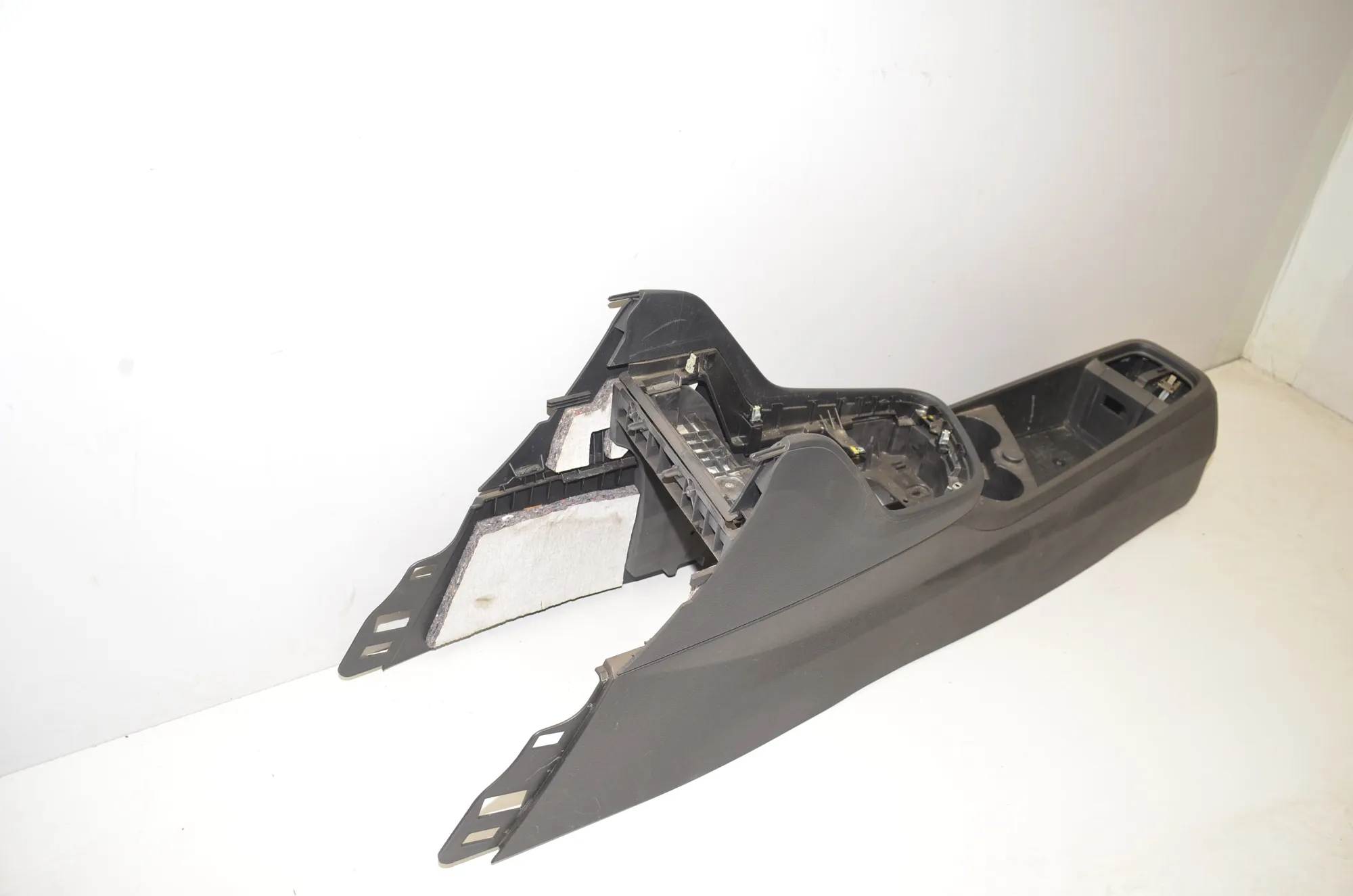 Center Console – OEM 9372504 · BMW 2 Active Tourer (F45) 216 d 2015 – 3