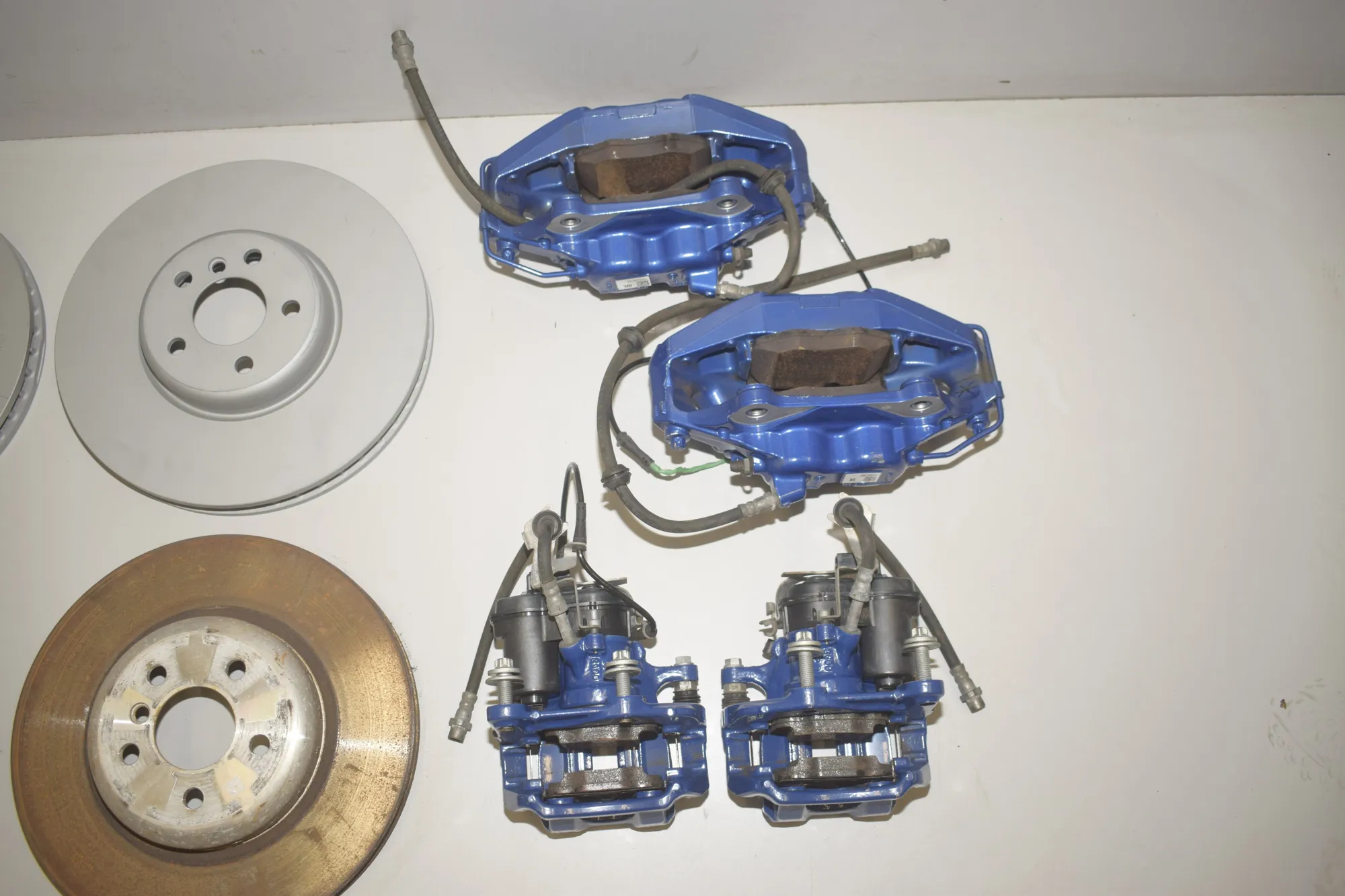 Brake Calipers And Disc Kit – OEM 34108858705 · BMW iX (I20) (2021 - -) xDrive 40 2021 – 9
