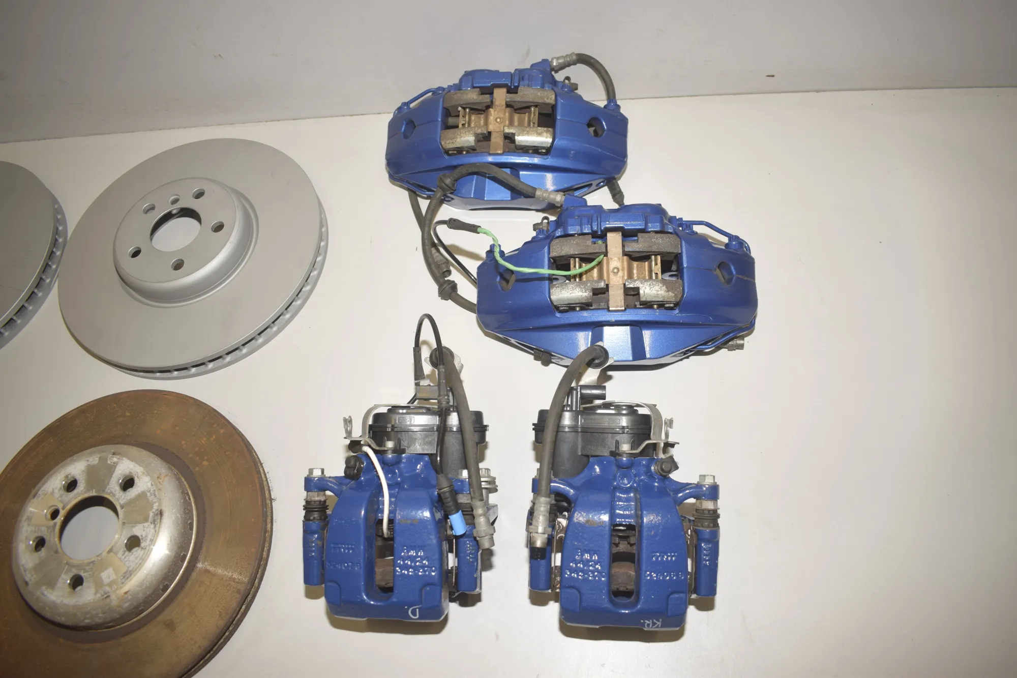 Brake Calipers And Disc Kit – OEM 34108858705 · BMW iX (I20) (2021 - -) xDrive 40 2021 – 8