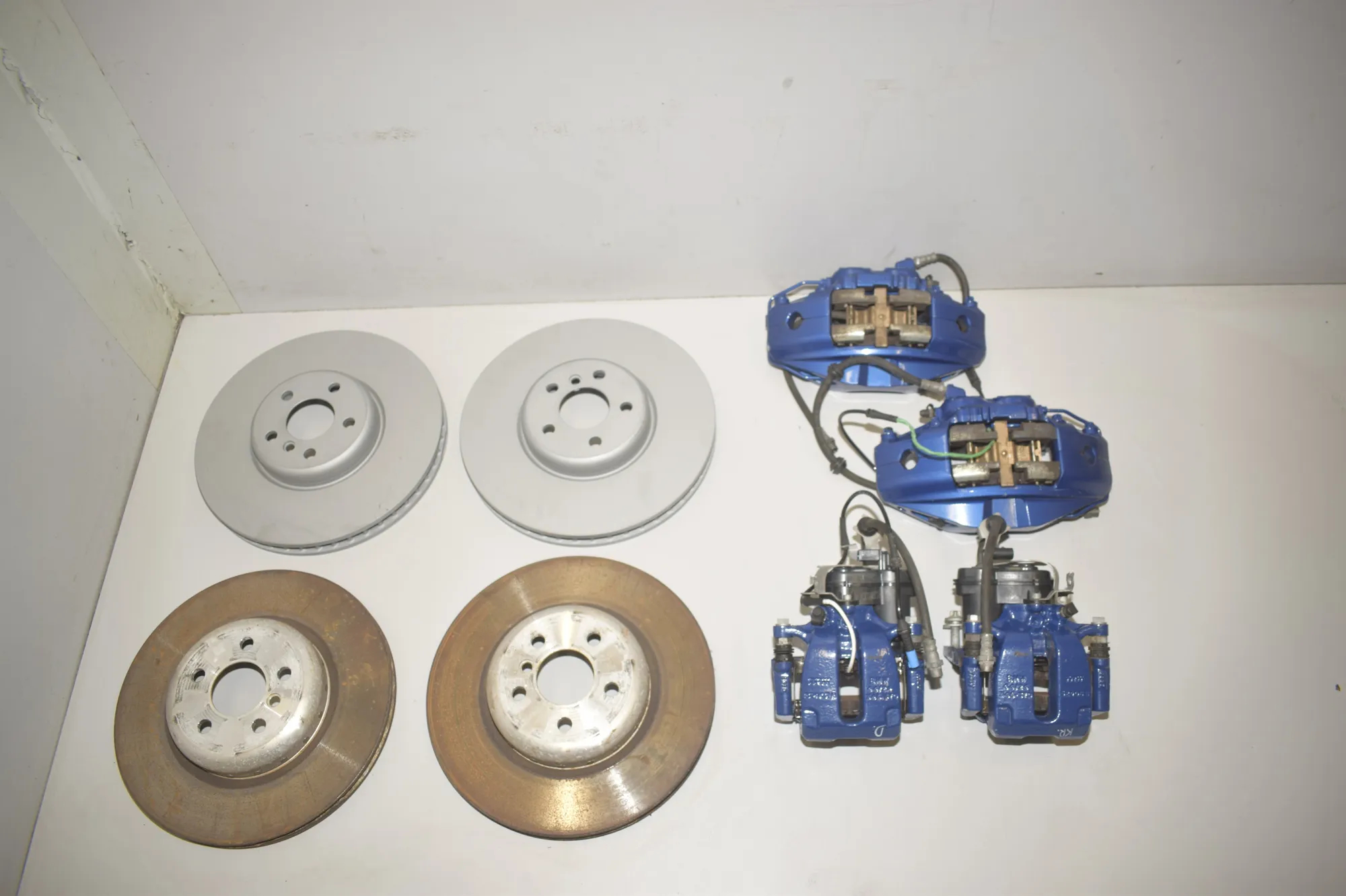 Brake Calipers And Disc Kit – OEM 34108858705 · BMW iX (I20) (2021 - -) xDrive 40 2021 – 5
