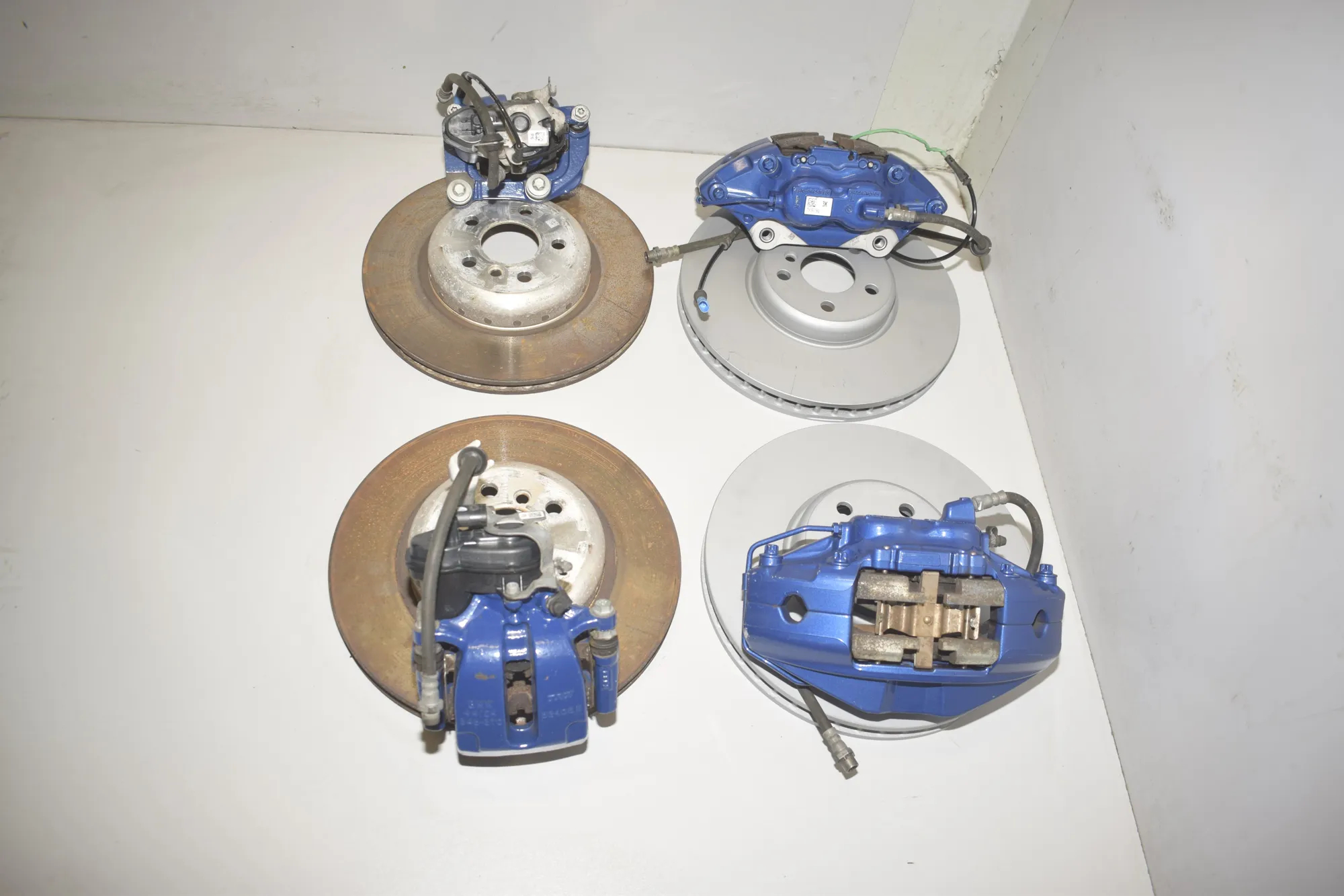 Brake Calipers And Disc Kit – OEM 34108858705 · BMW iX (I20) (2021 - -) xDrive 40 2021 – 4