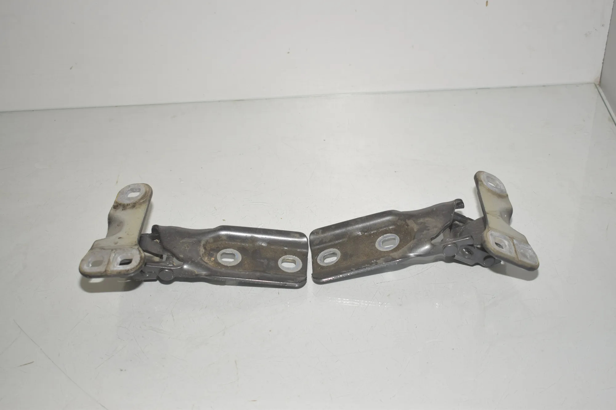 Left Side Bootlid Hinge – OEM 7300809 · BMW 2 Active Tourer (F45) 216 d 2015 – 2