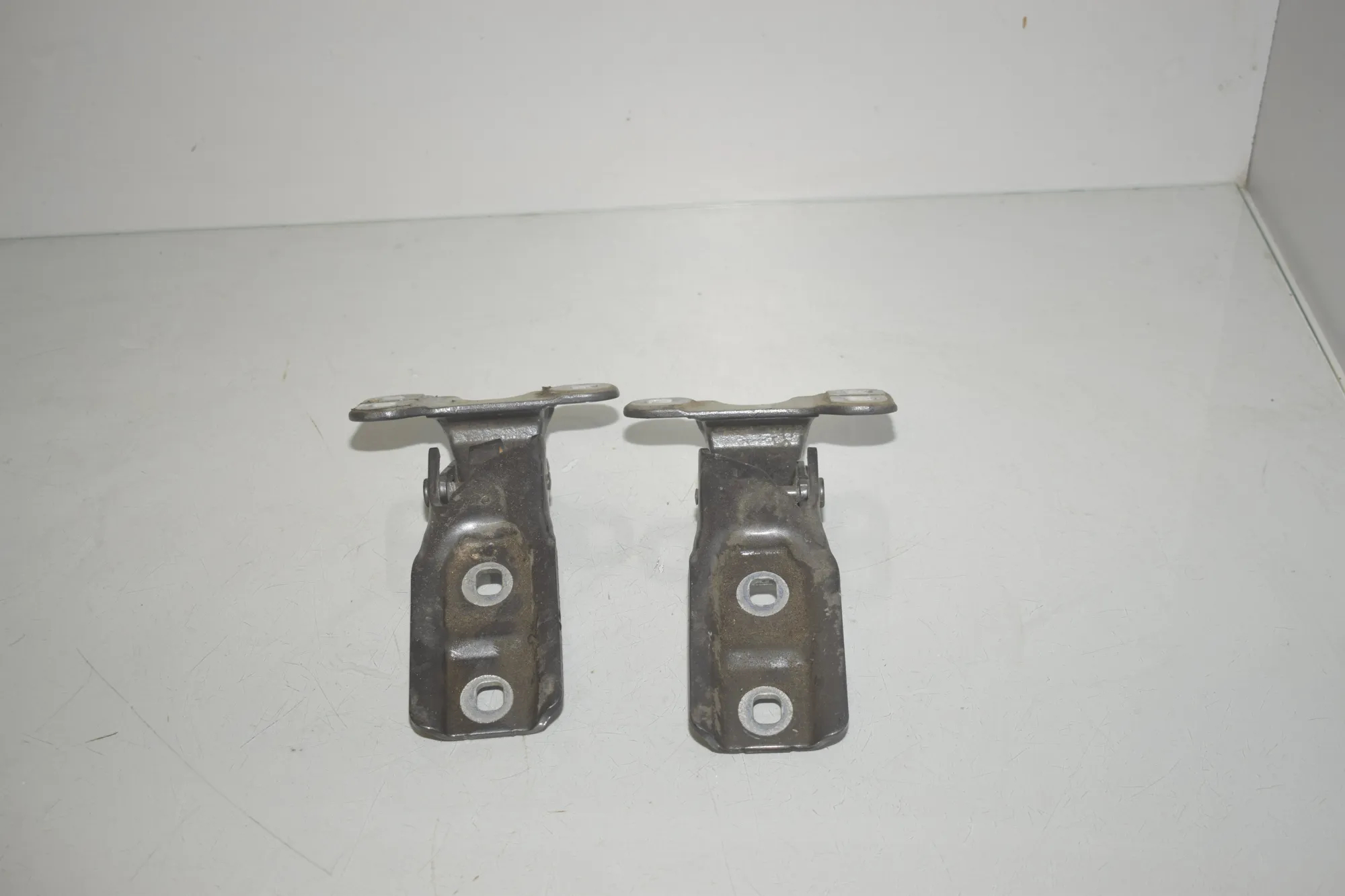 Left Side Bootlid Hinge – OEM 7300809 · BMW 2 Active Tourer (F45) 216 d 2015 – 3