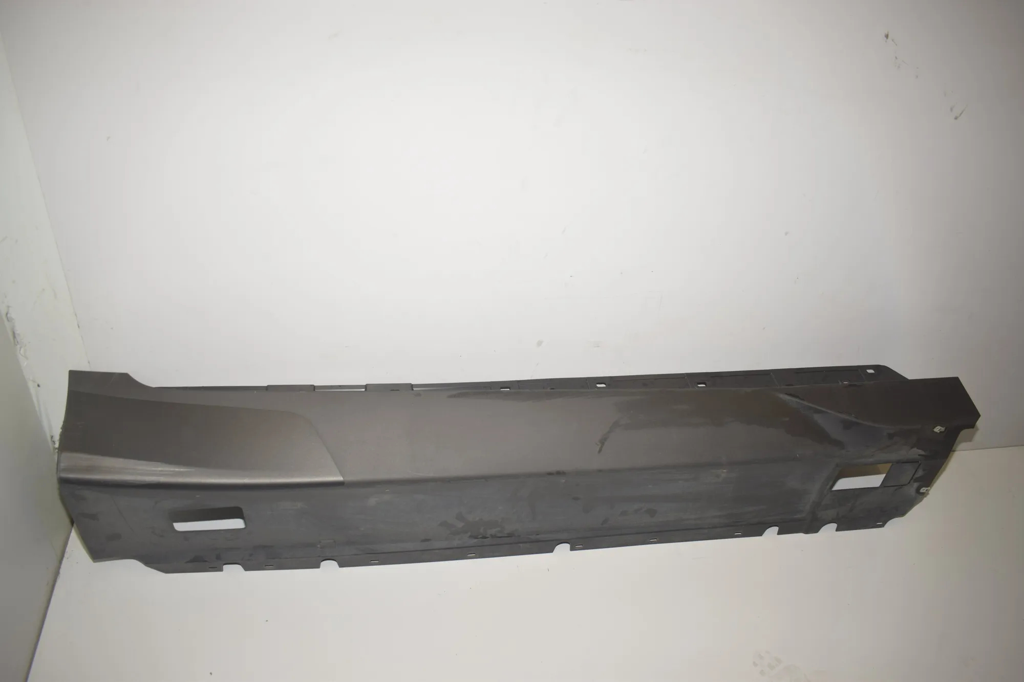 Right Side Plastic Sideskirt Cover – OEM 7368598 · BMW i3 (I01) Electric 2019 – 2