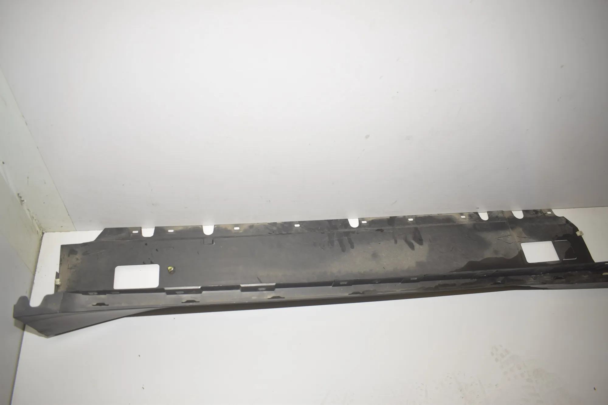Right Side Plastic Sideskirt Cover – OEM 7368598 · BMW i3 (I01) Electric 2019 – 3