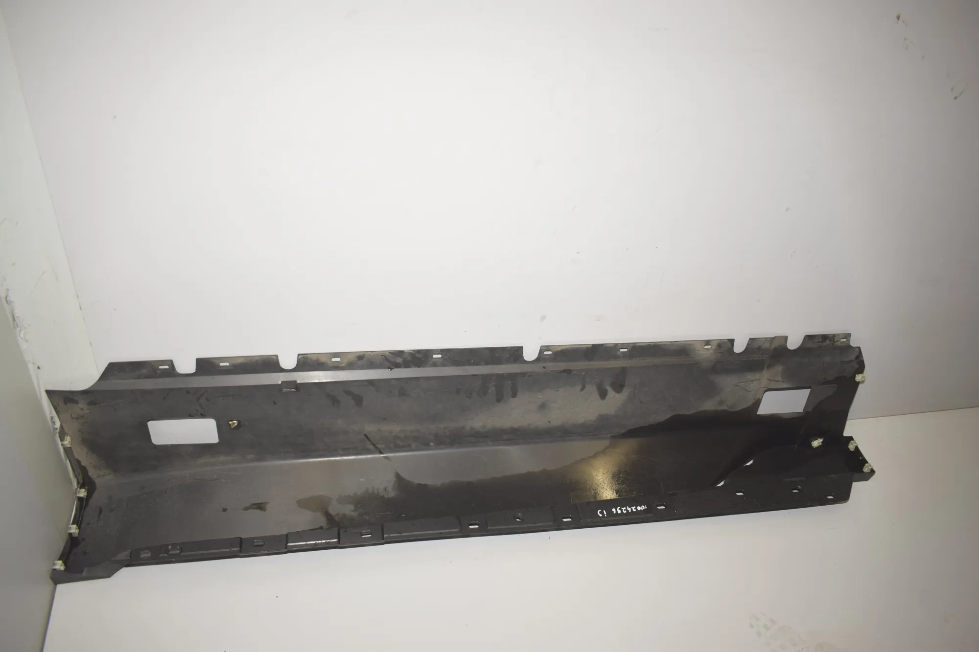 Right Side Plastic Sideskirt Cover – OEM 7368598 · BMW i3 (I01) Electric 2019 – 4