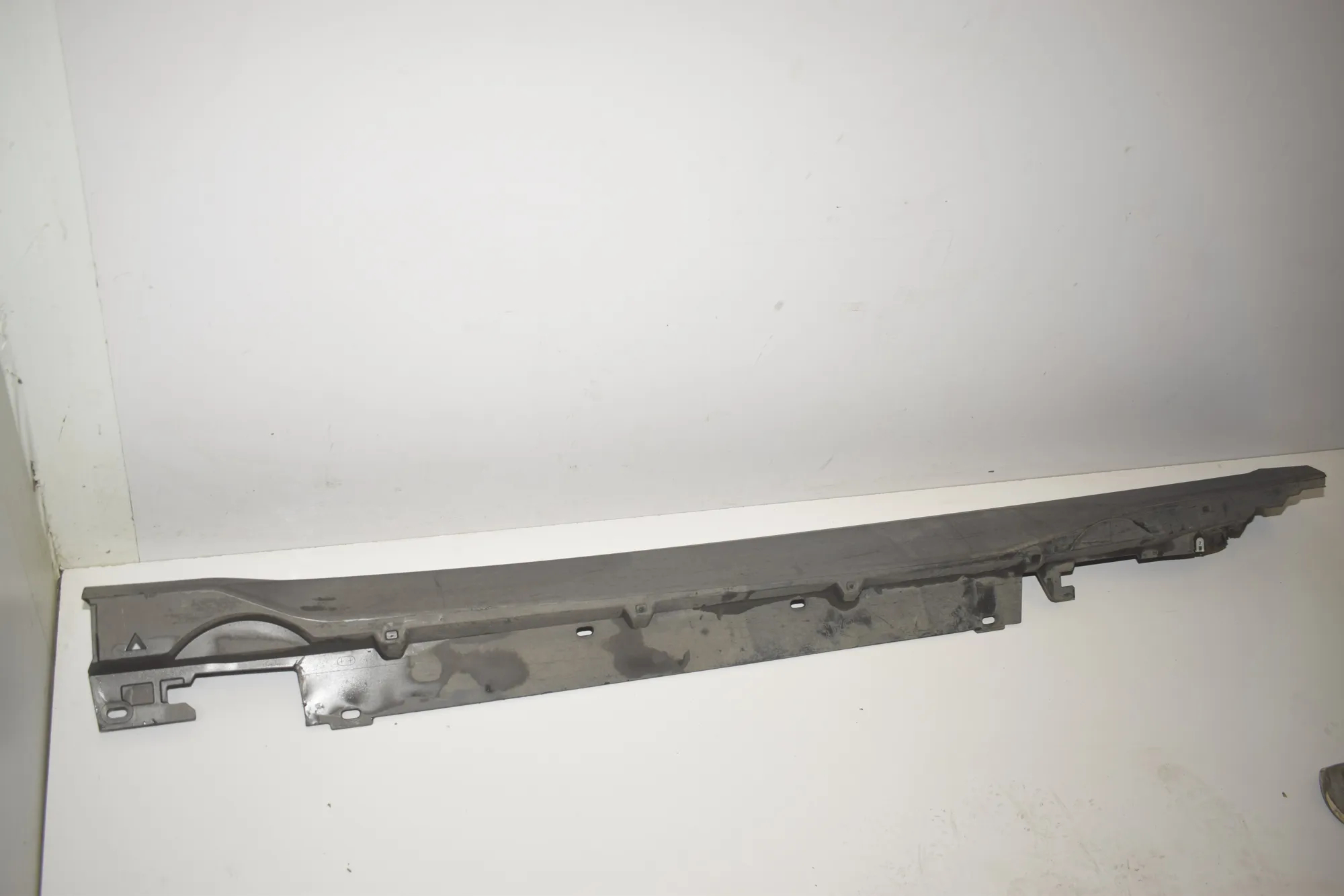Left Side Sideskirt – OEM 9883553 · BMW X1 (U11) (2022 - -) BMW X1 (U11) sDrive 18 i 2024 – 4