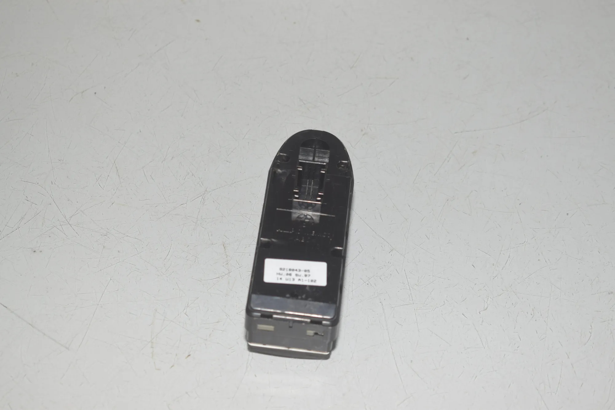 Front Left Door Window Switch – OEM 9218043 · BMW X6 (E71, E72) M 50 d 2014 – 4