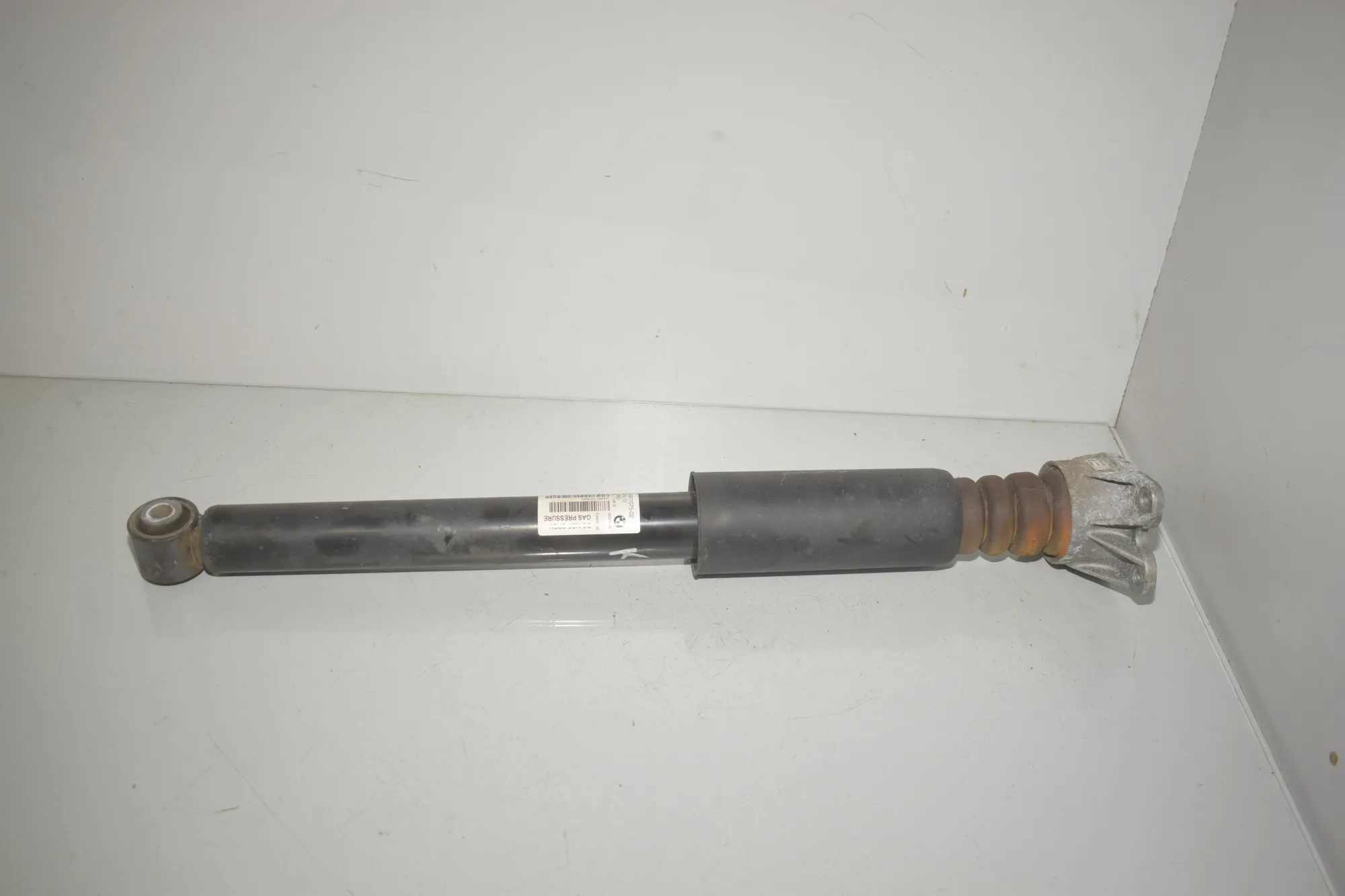 Rear Left Shock Absorber – OEM 6877075 · BMW 1 (F40) (2019 - -) (F40)118i 2020