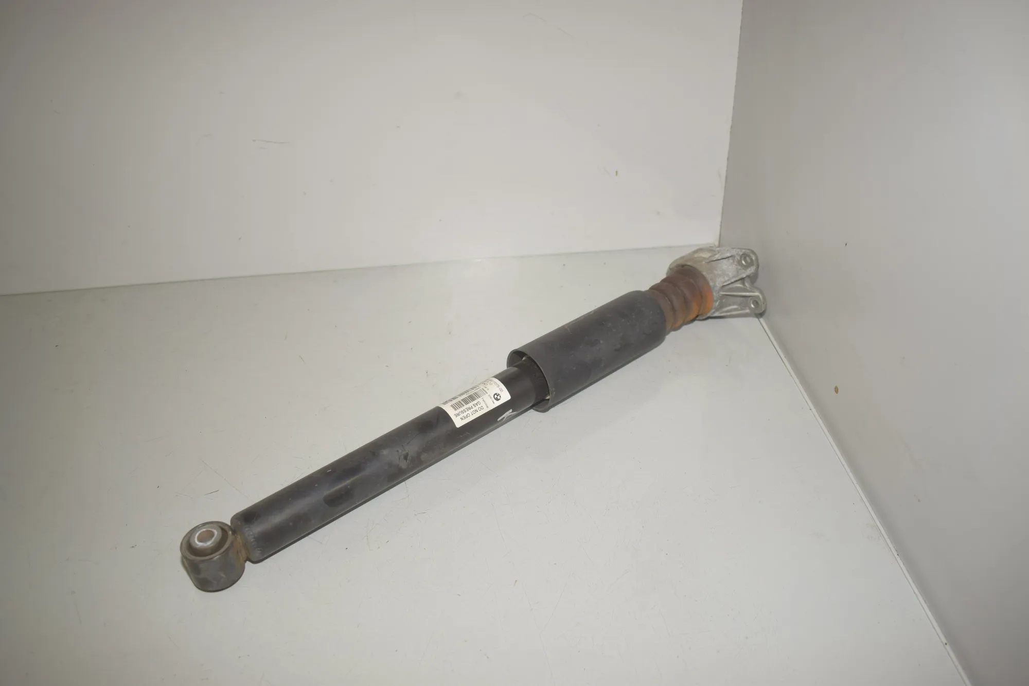 Rear Left Shock Absorber – OEM 6877075 · BMW 1 (F40) (2019 - -) (F40)118i 2020 – 2