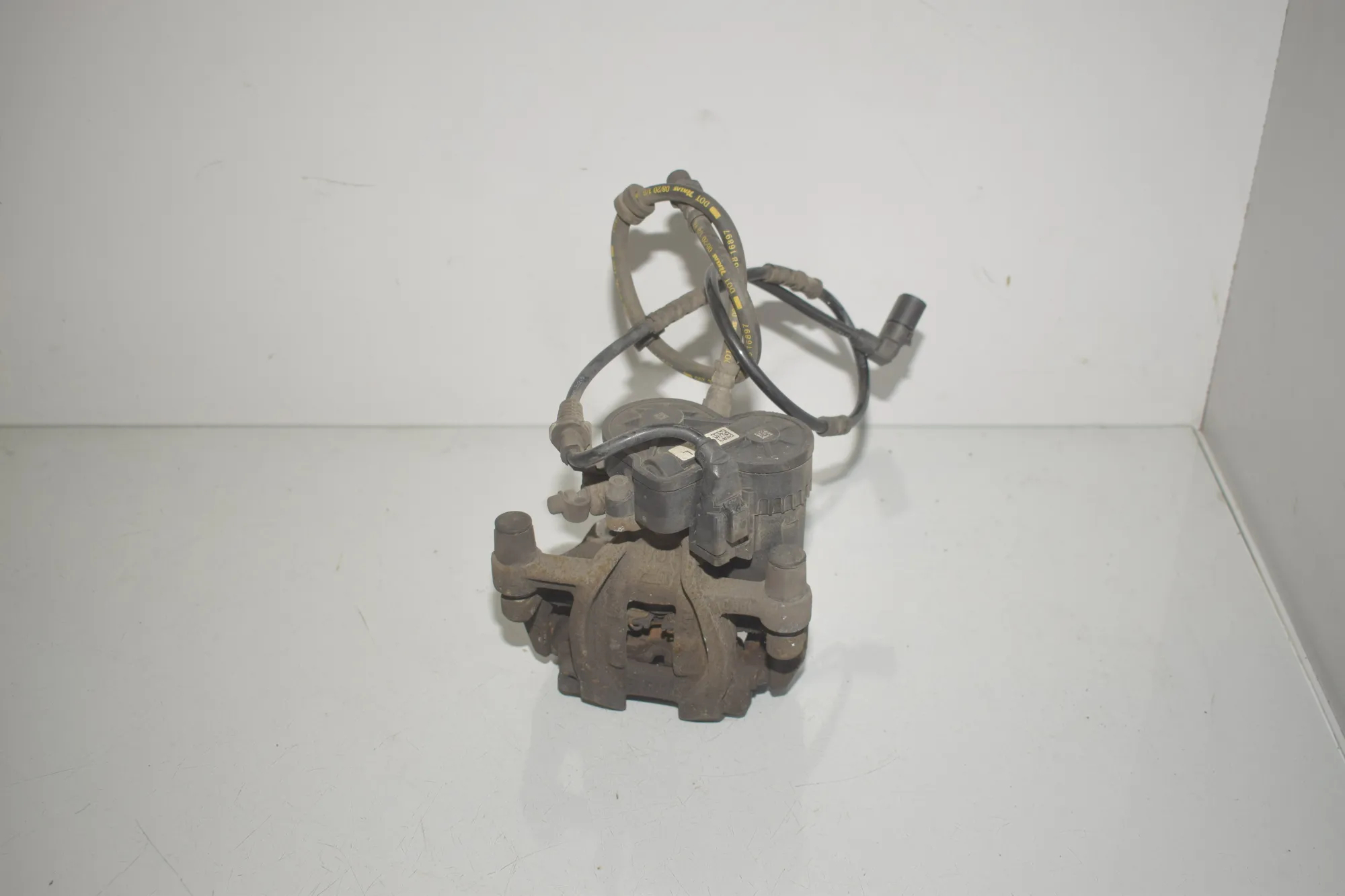 Rear Left Brake Caliper – OEM 1543679 · BMW 1 (F40) (2019 - -) (F40)118i 2020