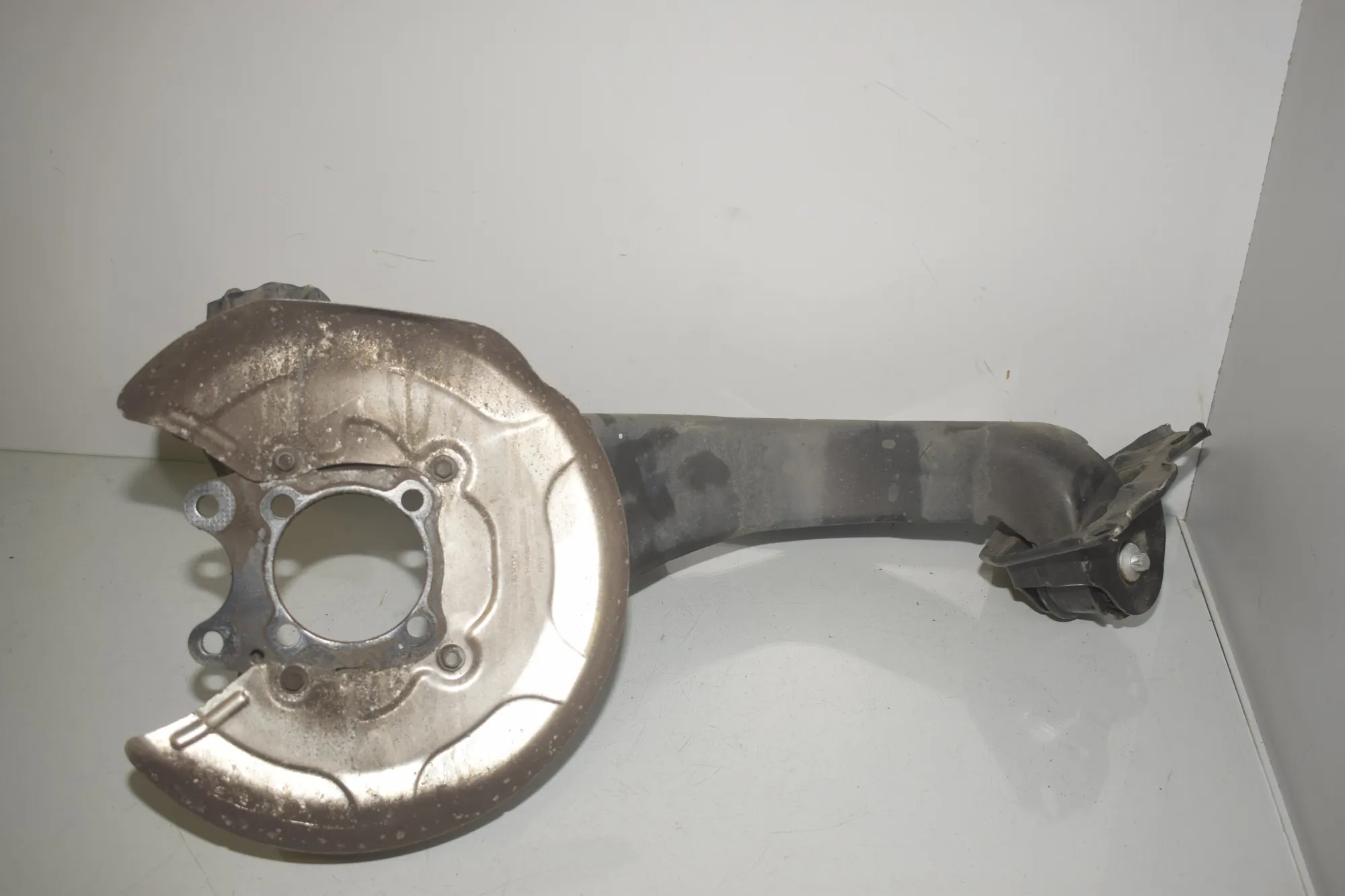 Rear Left Wheel Hub Spindle – OEM 8842879 · BMW 1 (F40) (2019 - -) (F40)118i 2020 – 4