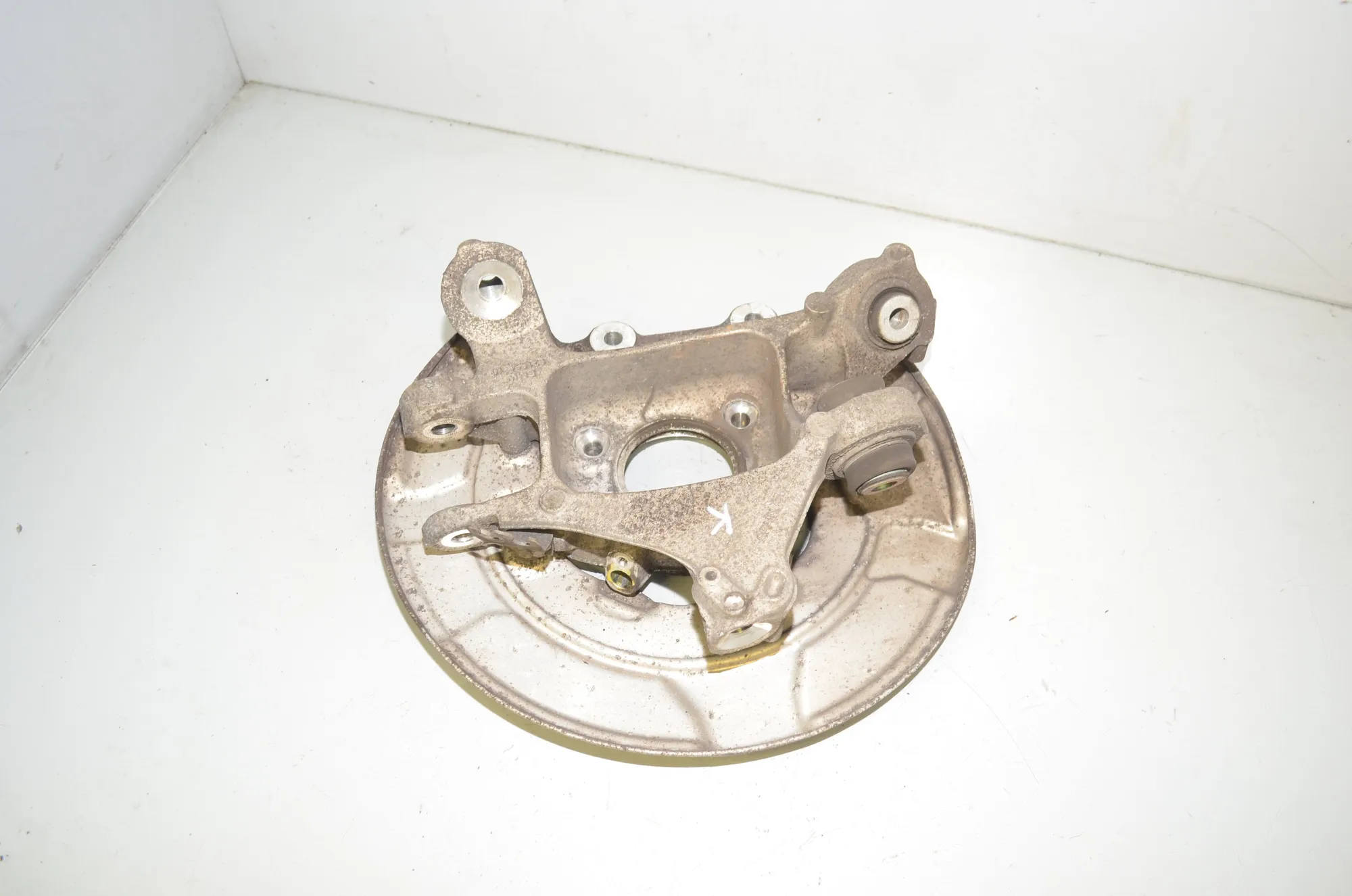 Rear Left Wheel Hub Spindle – OEM 6861137 · BMW 5 Touring (G31) (2017 - -) M 550 d xDrive 2018 – 4