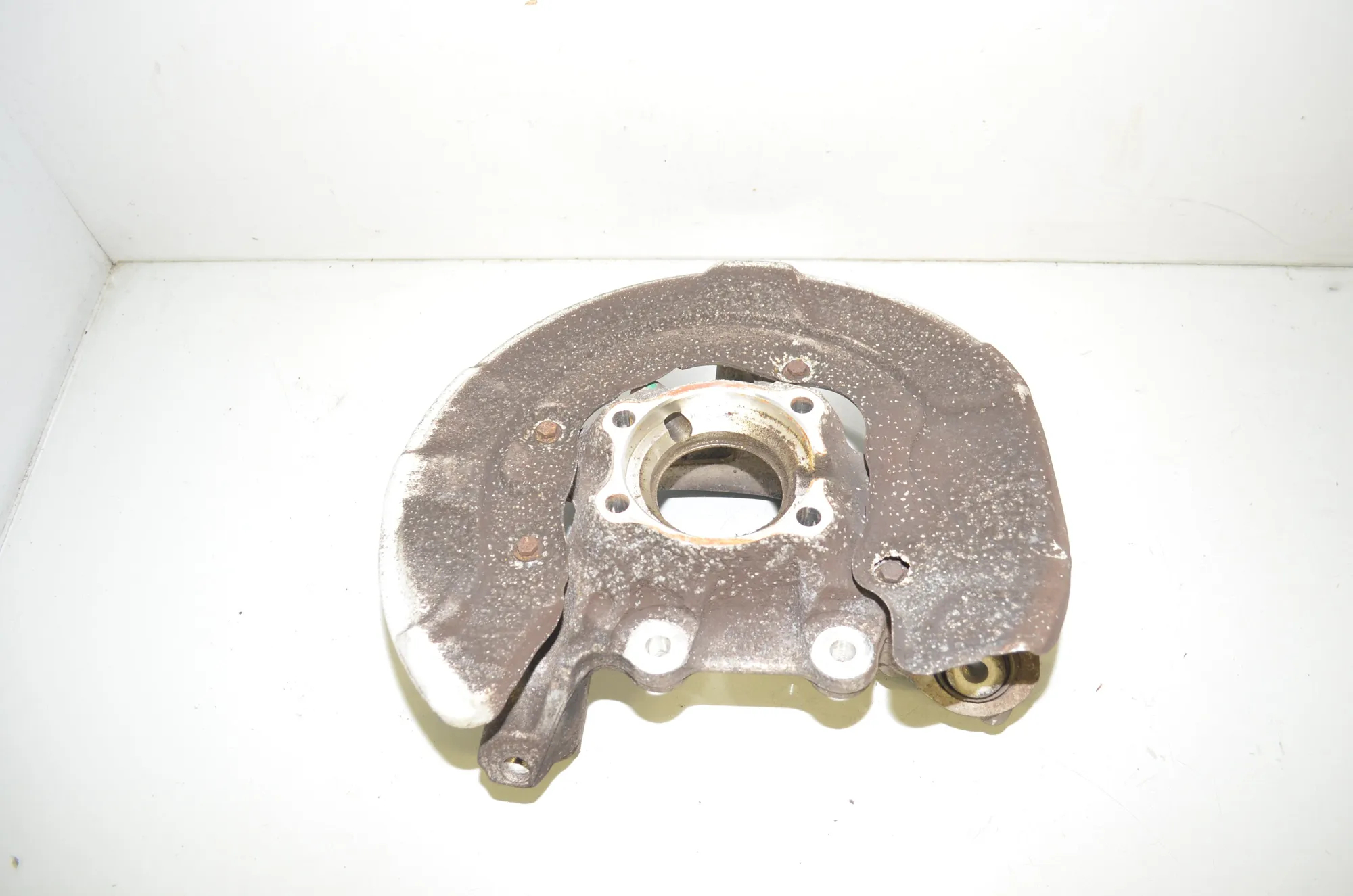 Rear Left Wheel Hub Spindle – OEM 6861137 · BMW 5 Touring (G31) (2017 - -) M 550 d xDrive 2018