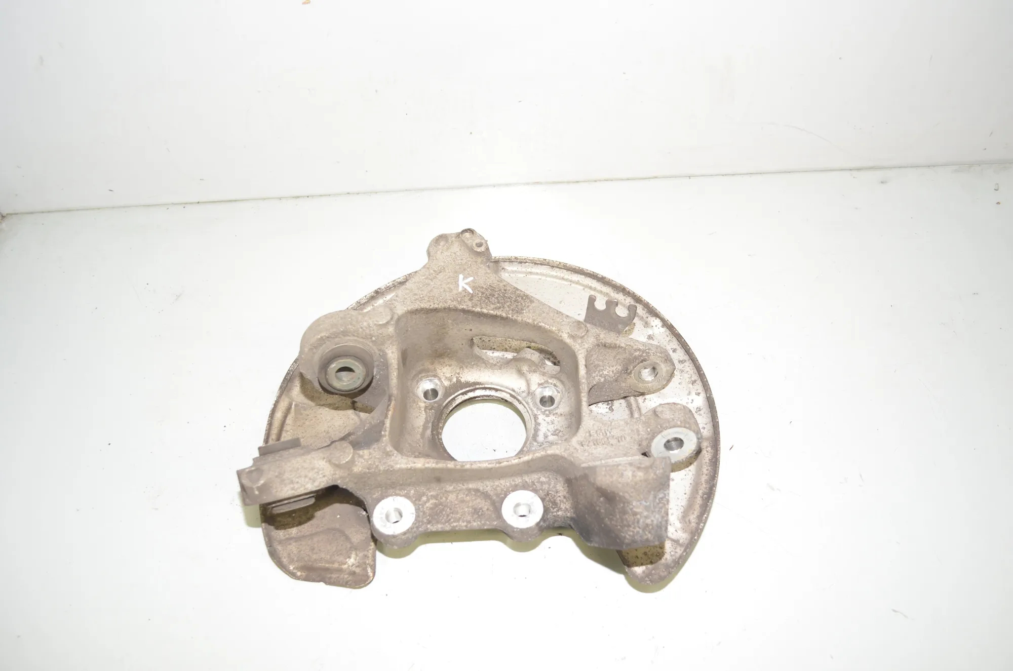 Rear Left Wheel Hub Spindle – OEM 6861137 · BMW 5 Touring (G31) (2017 - -) M 550 d xDrive 2018 – 3