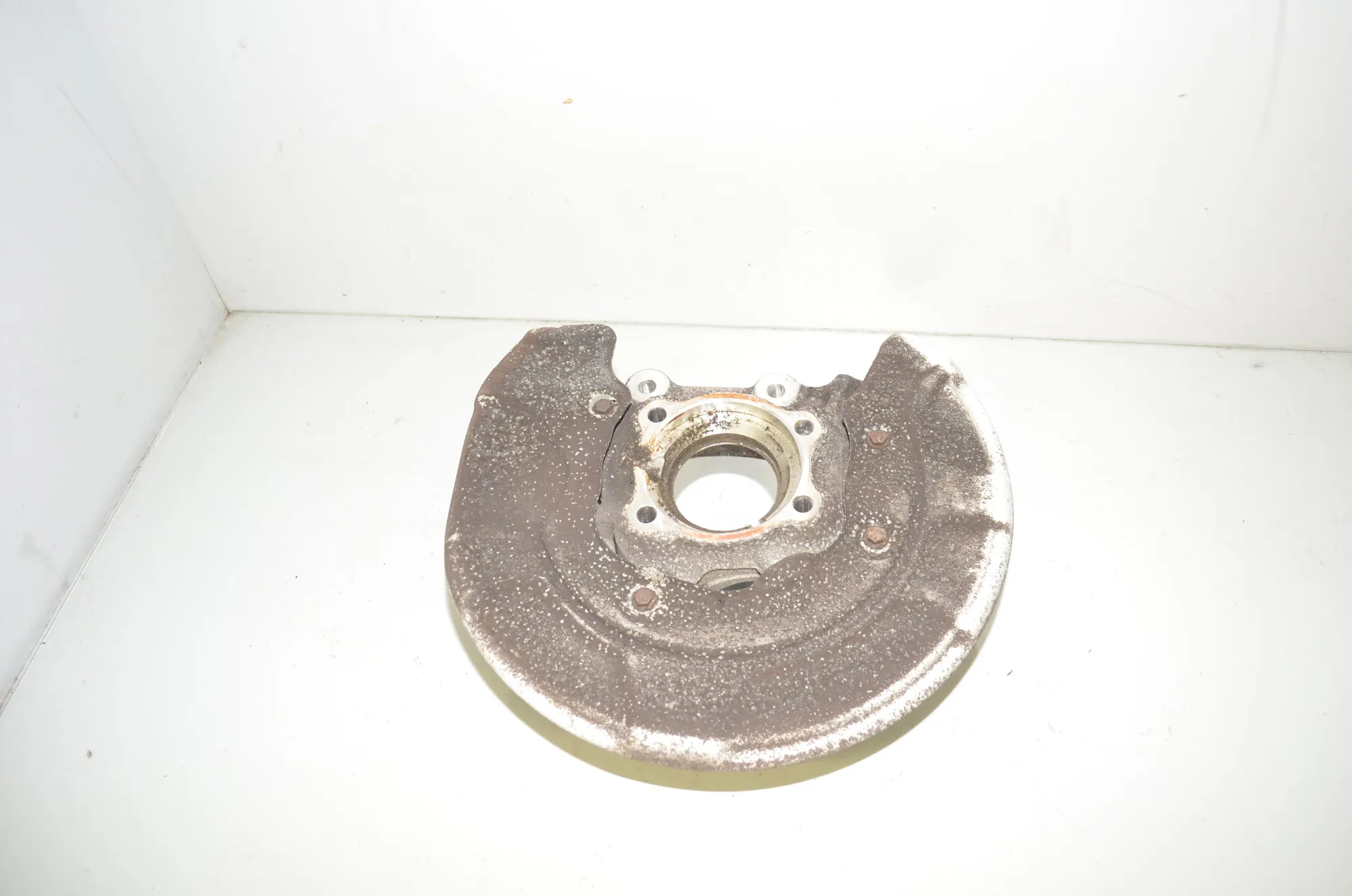 Rear Left Wheel Hub Spindle – OEM 6861137 · BMW 5 Touring (G31) (2017 - -) M 550 d xDrive 2018 – 2