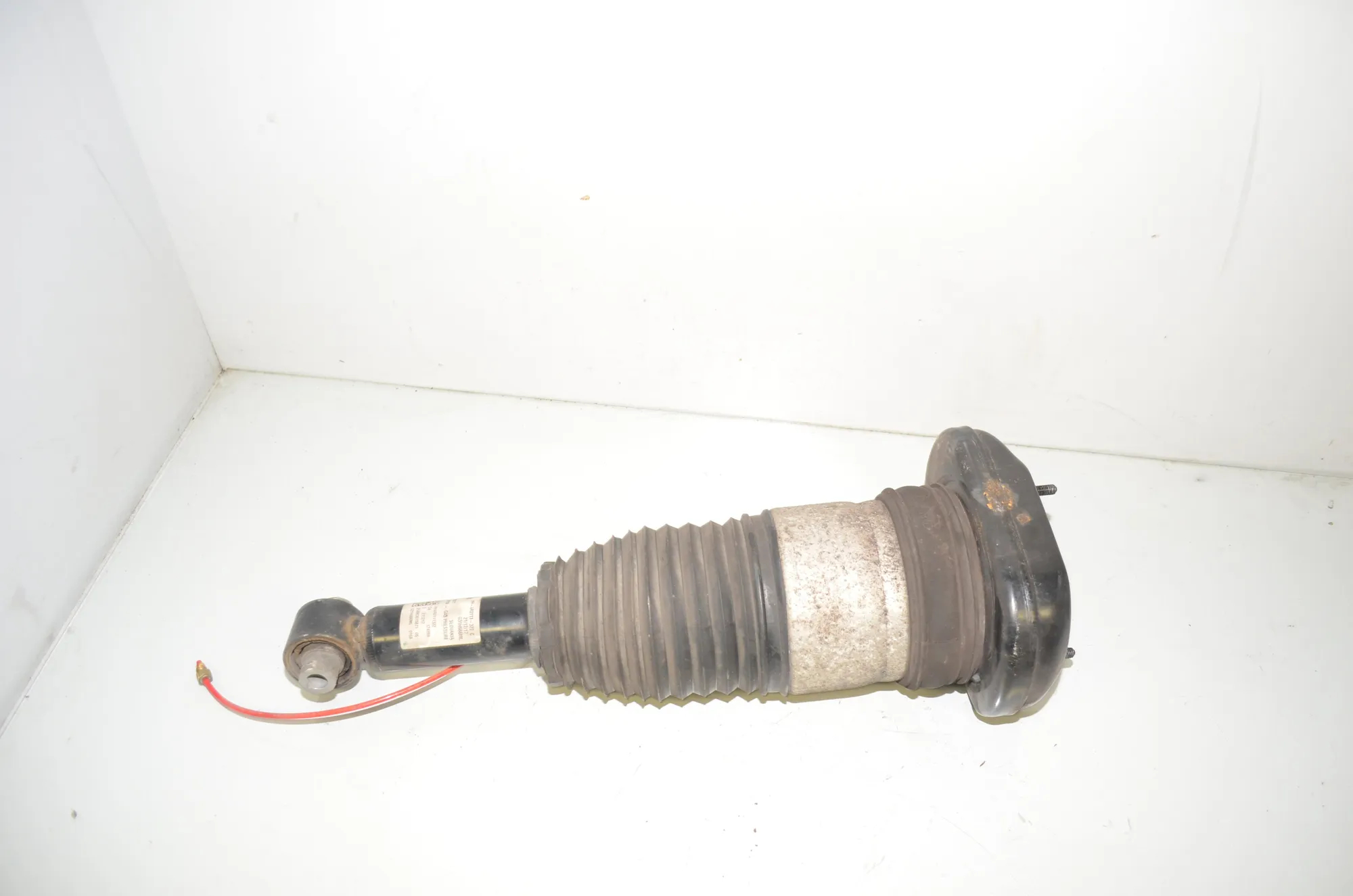 Rear Left Shock Absorber – OEM 6882827 · BMW 5 Touring (G31) (2017 - -) M 550 d xDrive 2018 – 4