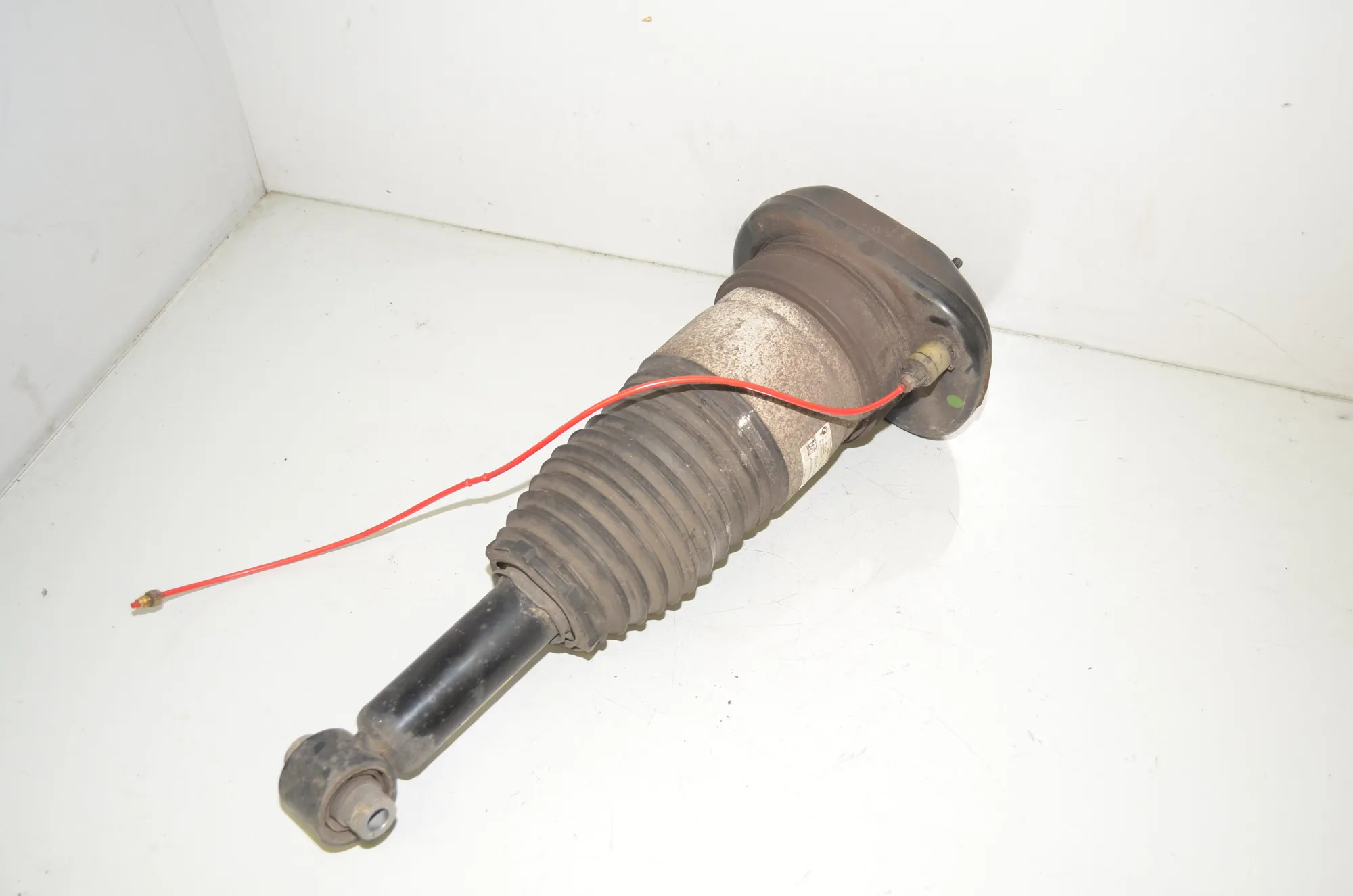 Rear Left Shock Absorber – OEM 6882827 · BMW 5 Touring (G31) (2017 - -) M 550 d xDrive 2018 – 2