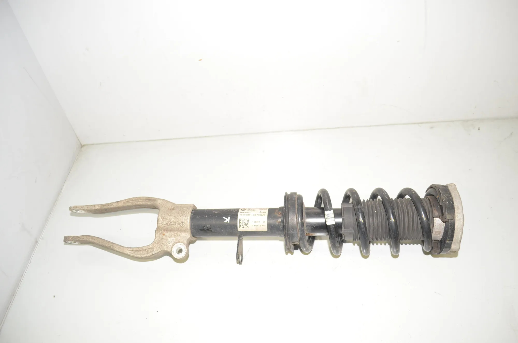 Front Left Shock Absorber – OEM 6866641 · BMW 5 Touring (G31) (2017 - -) M 550 d xDrive 2018
