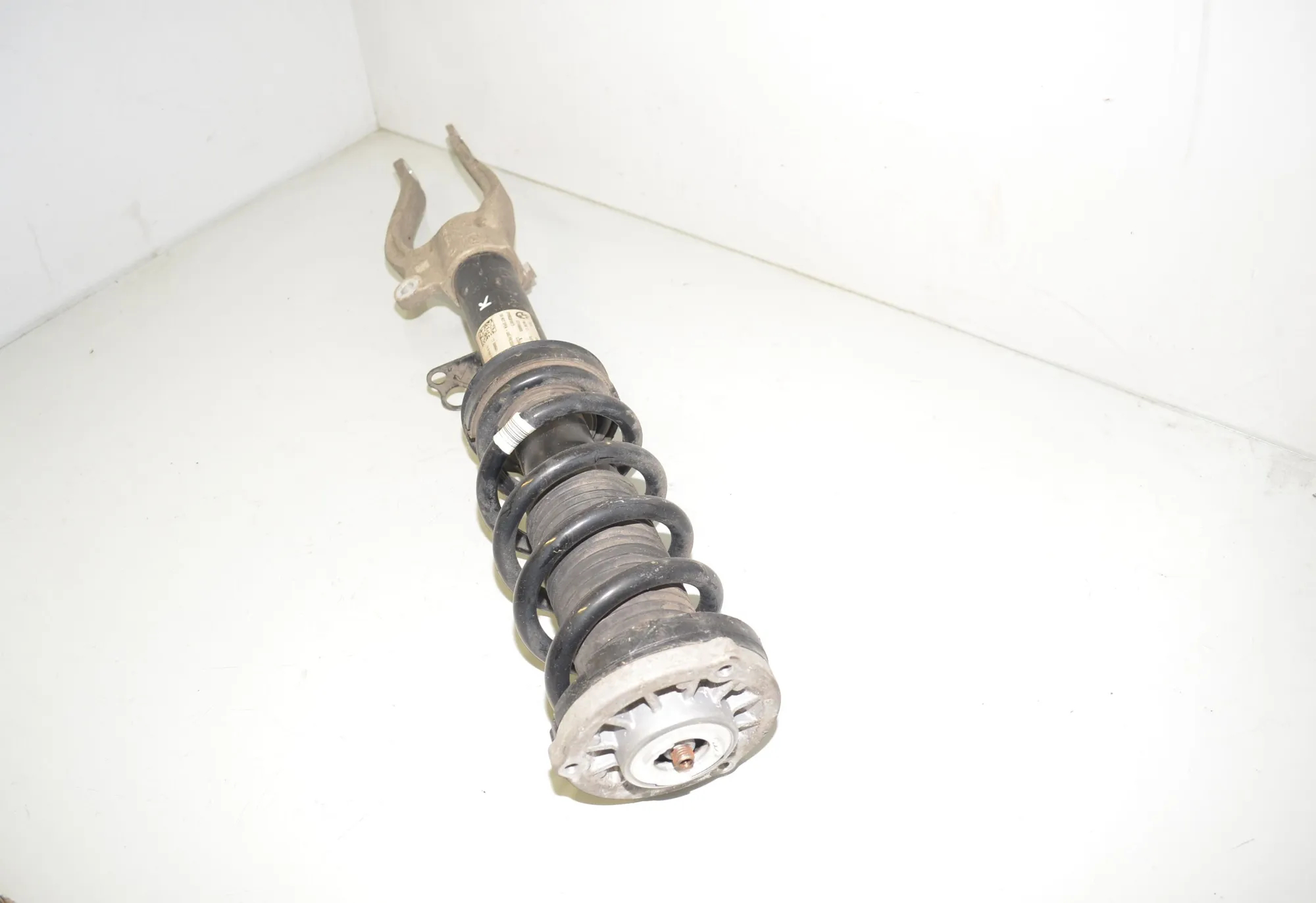 Front Left Shock Absorber – OEM 6866641 · BMW 5 Touring (G31) (2017 - -) M 550 d xDrive 2018 – 2