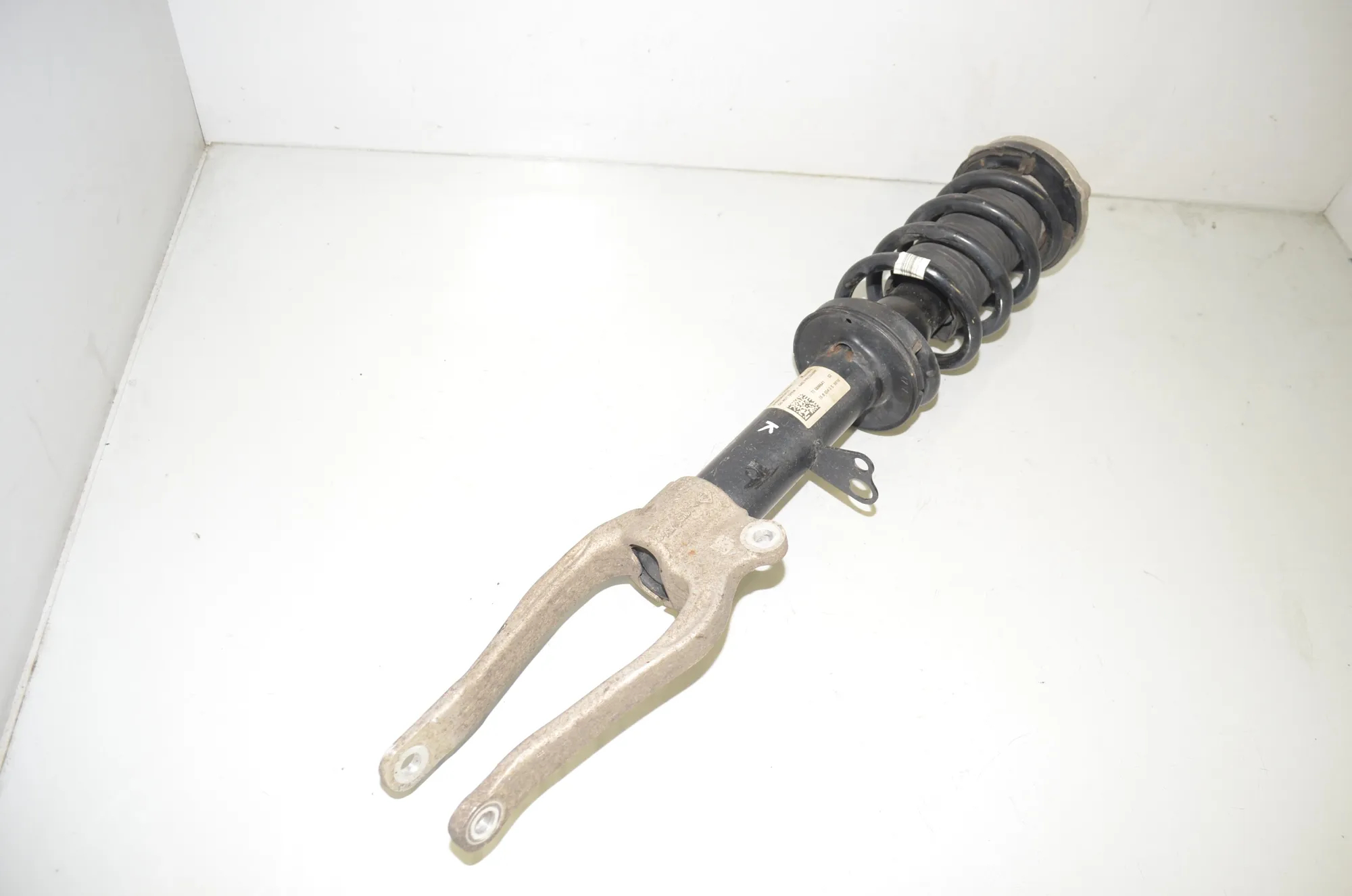 Front Left Shock Absorber – OEM 6866641 · BMW 5 Touring (G31) (2017 - -) M 550 d xDrive 2018 – 3