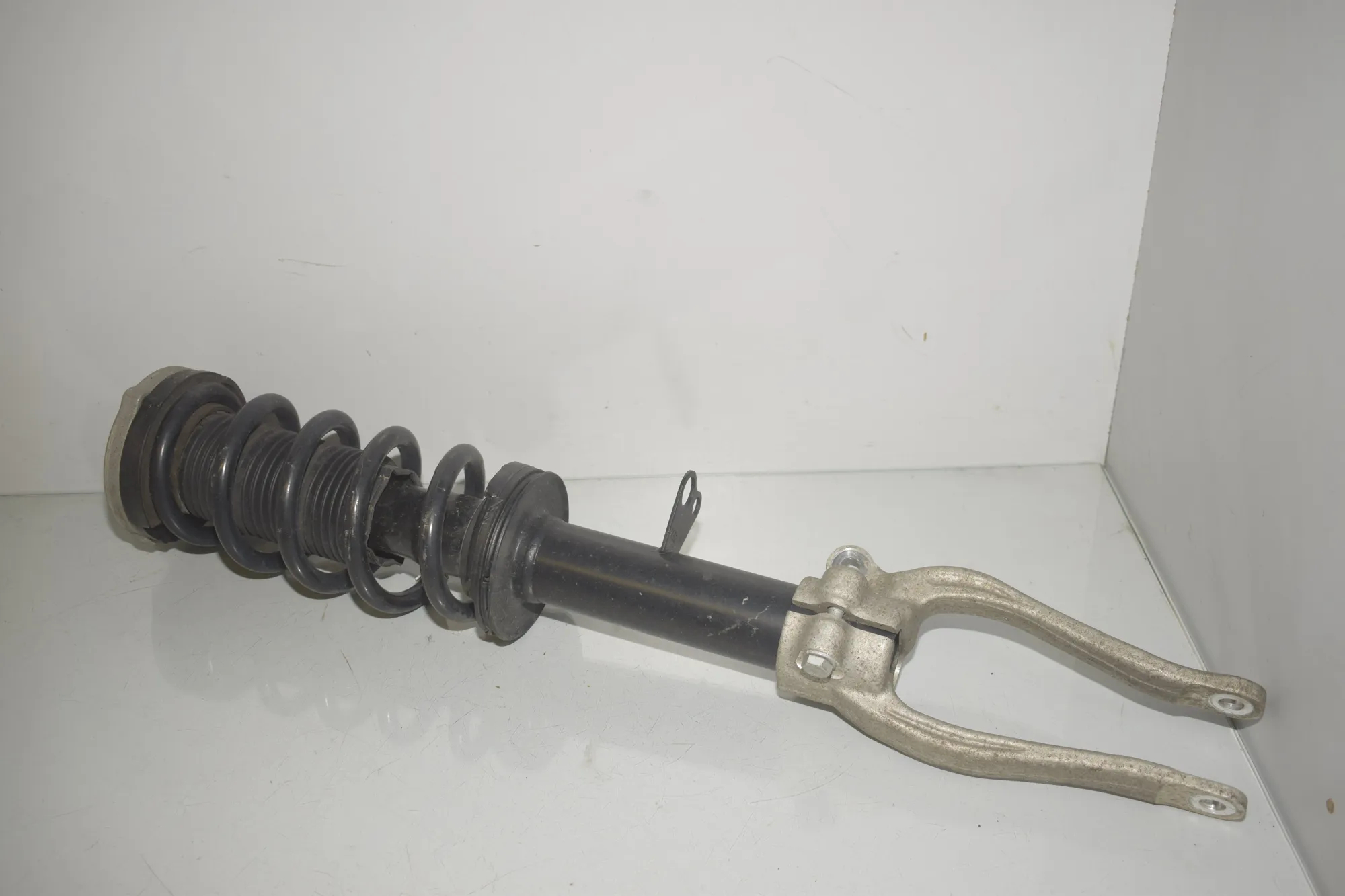 Front Right Shock Absorber – OEM 6866642 · BMW 5 Touring (G31) (2017 - -) M 550 d xDrive 2018 – 3