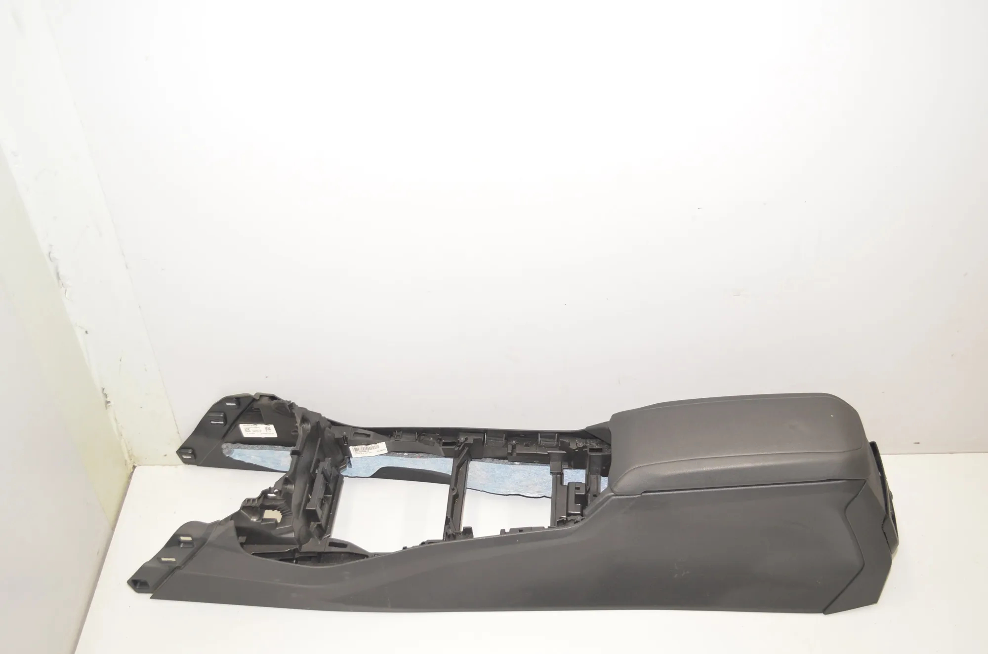 Center Console – OEM 9460092 · BMW 1 (F40) (2019 - -) (F40)118i 2020