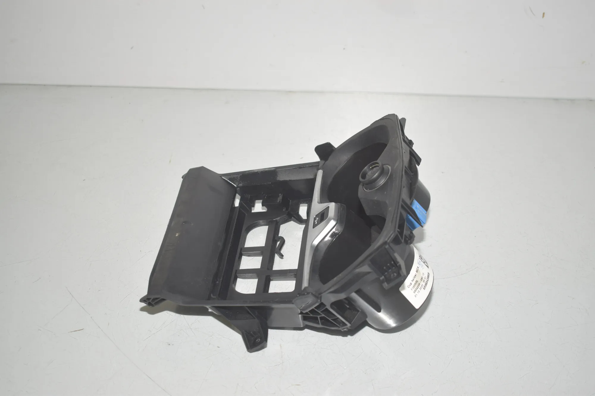 Cup Holder – OEM 6834298 · BMW 1 (F40) (2019 - -) (F40)118i 2020 – 4
